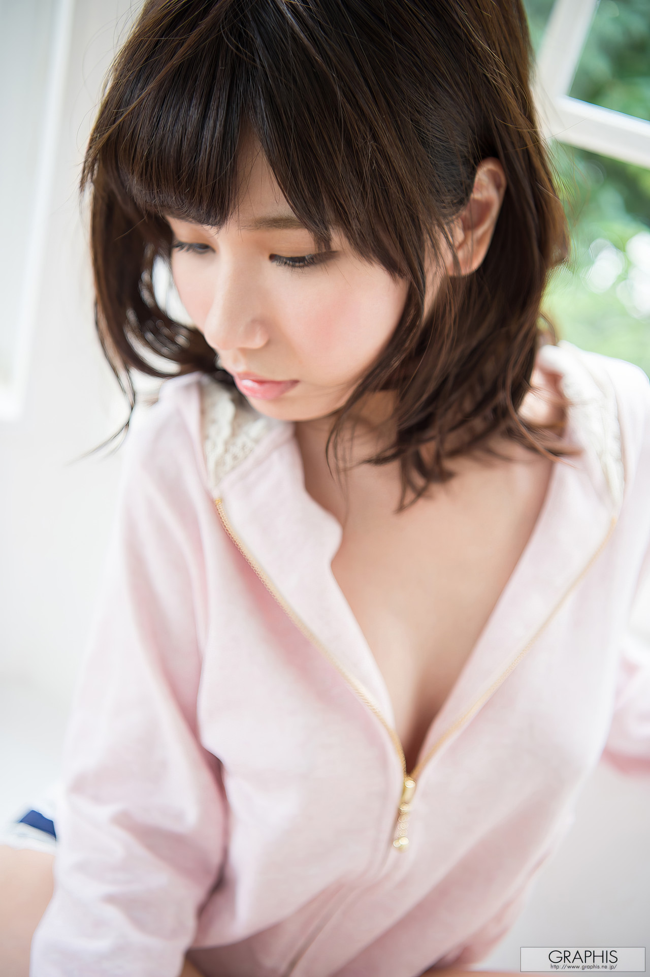 Mii Kurii 栗衣みい, [Graphis] First Gravure 初脫ぎ娘 Vol.02 [31P]