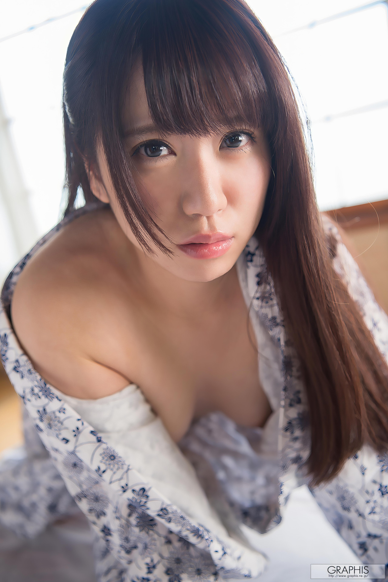 Rin Hatsumi 初美りん, [Graphis] Gals 『Look at me!』 Vol.04 [33P]