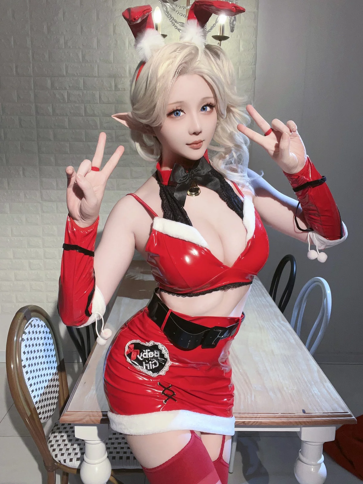 Coser小姐姐星之迟迟圣诞精灵C主题性感红色皮质兔女郎服饰配红丝吊袜完美诱惑写真 [90P]