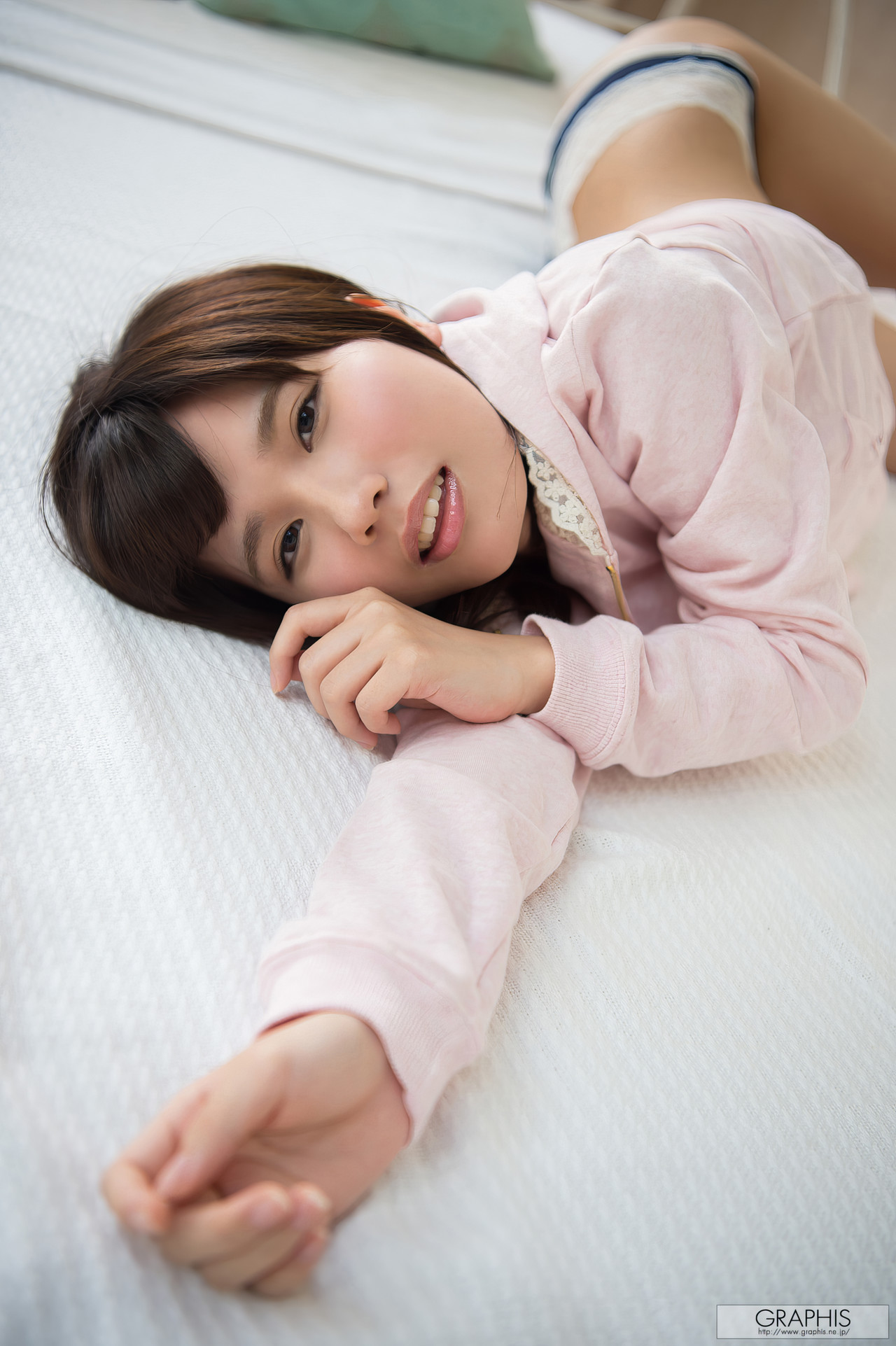 Mii Kurii 栗衣みい, [Graphis] First Gravure 初脫ぎ娘 Vol.02 [31P]