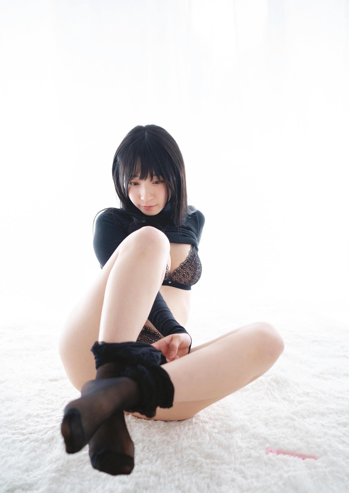 Moe Iori 伊織もえ, 写真集 1億3000万人の黒タイツ星人！黒だ白だ正義だ悪だ関係ないッ！！パンツが正義を守るお♥ Set 01 [32P]