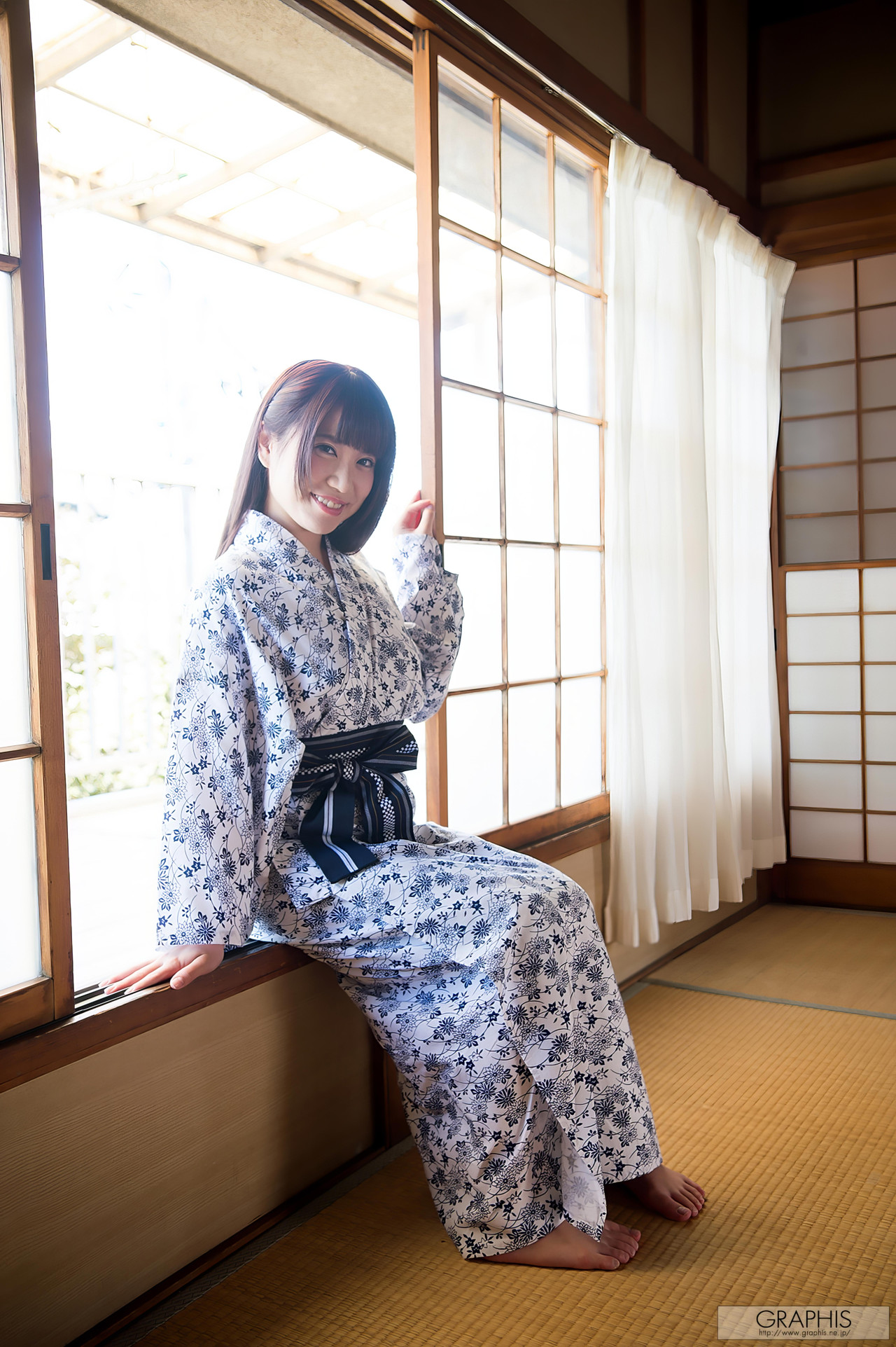 Rin Hatsumi 初美りん, [Graphis] Gals 『Look at me!』 Vol.04 [33P]
