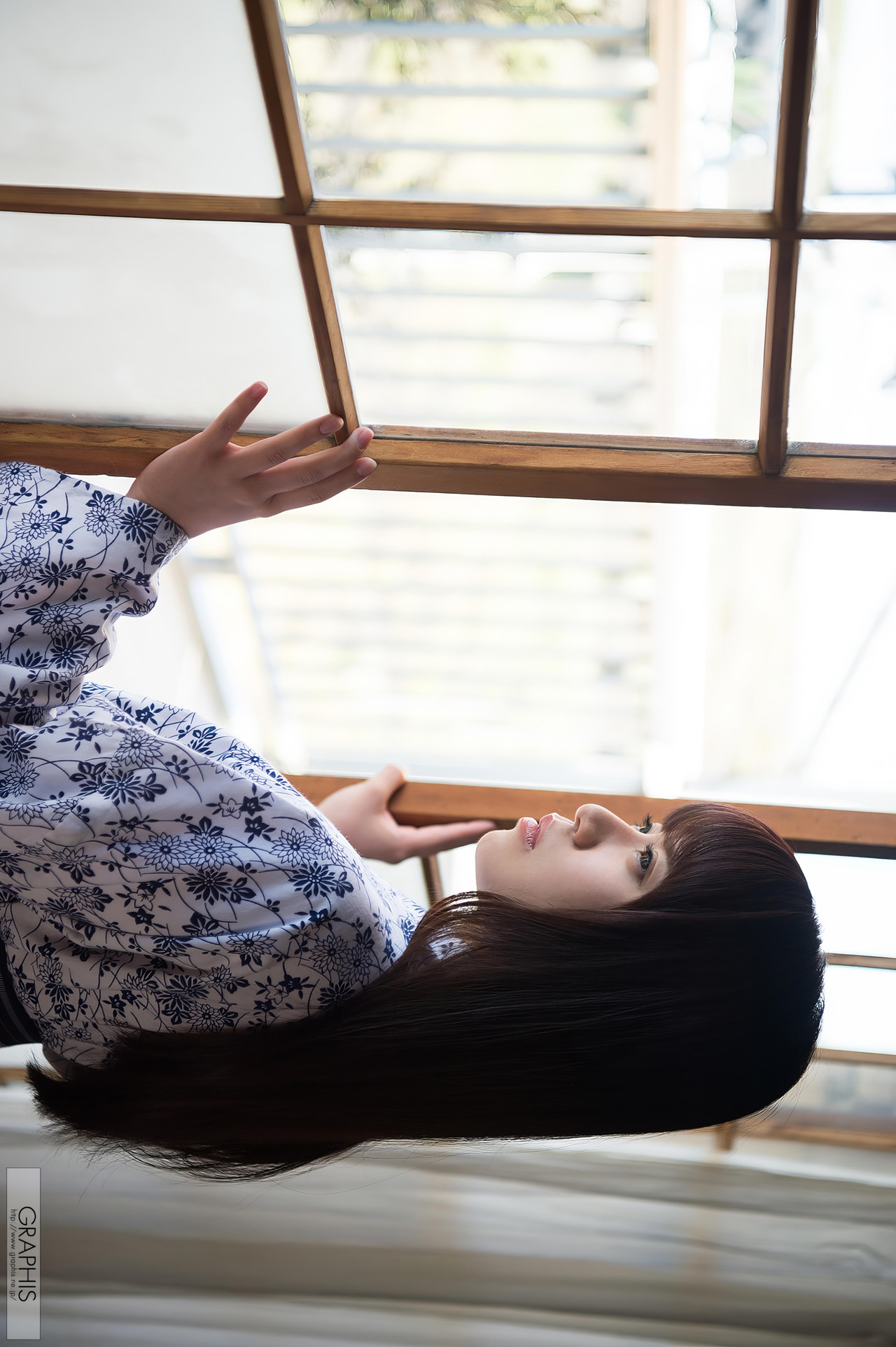 Rin Hatsumi 初美りん, [Graphis] Gals 『Look at me!』 Vol.04 [33P]