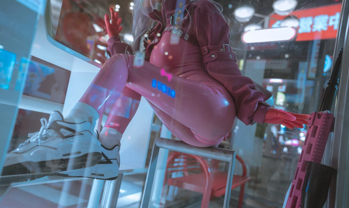 阳光美少女萌芽儿o0爱丽丝主题户外性感粉红连体衣紧身秀凹凸身材撩人诱惑写真 [108P]