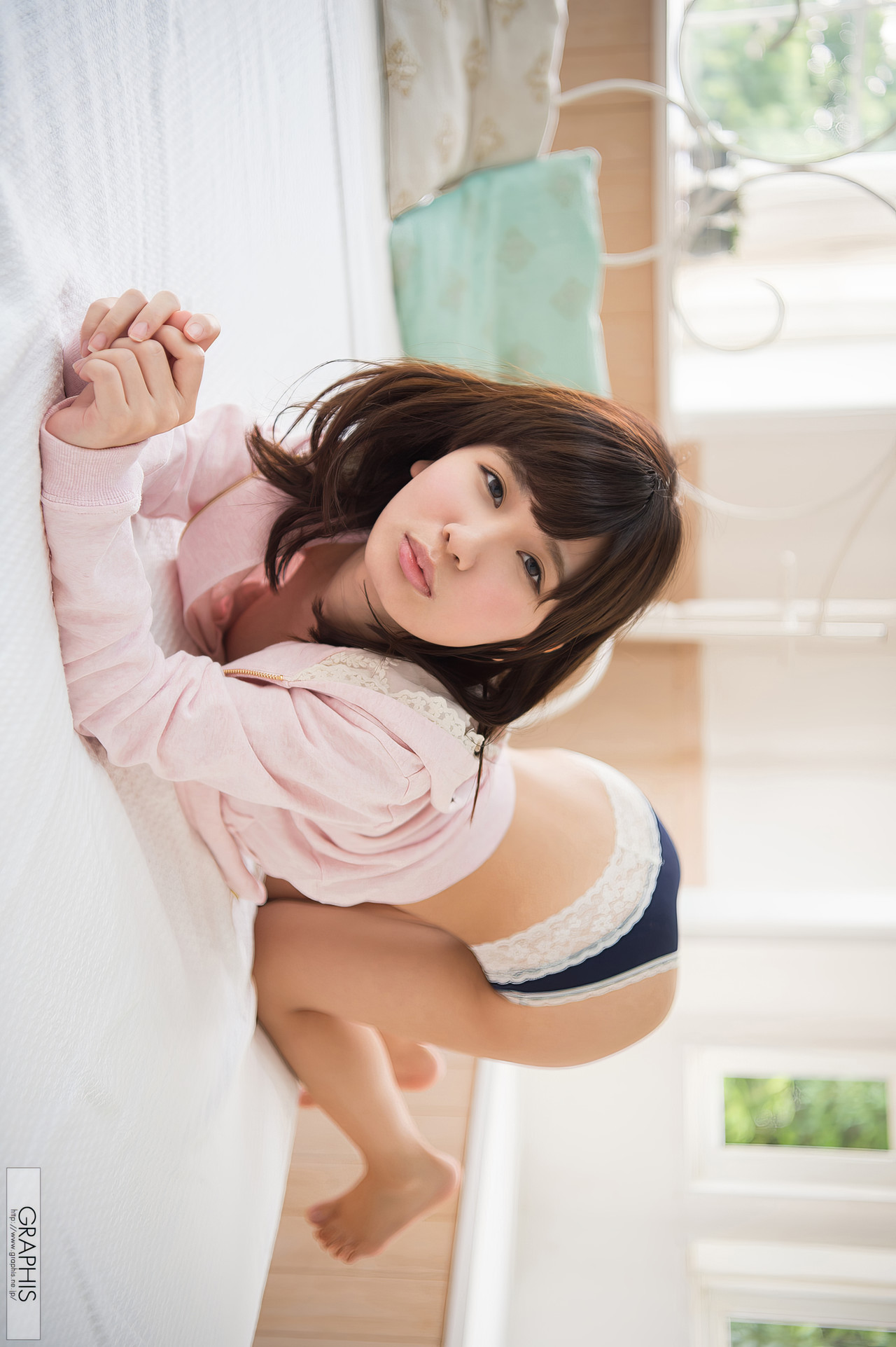 Mii Kurii 栗衣みい, [Graphis] First Gravure 初脫ぎ娘 Vol.02 [31P]