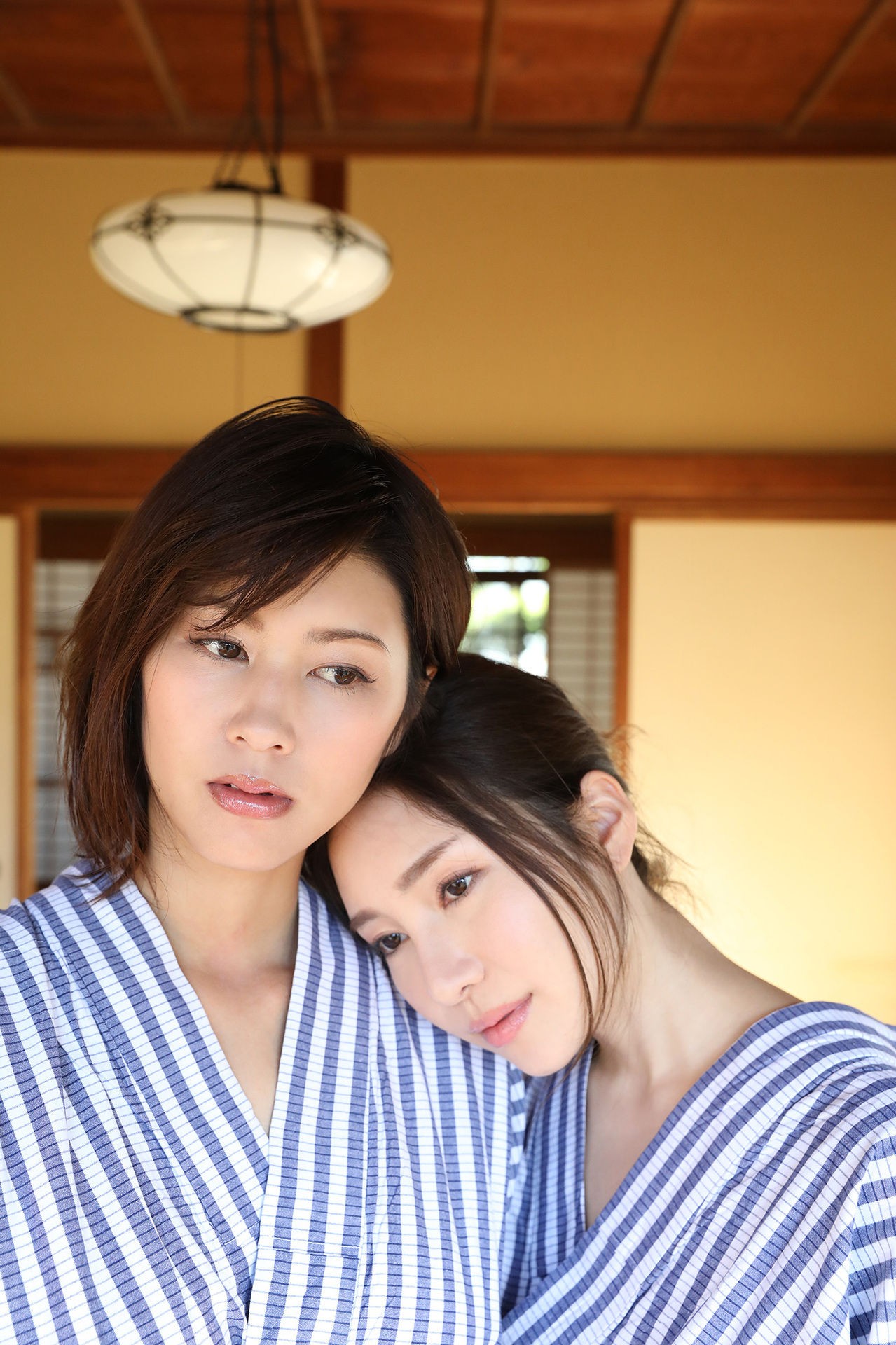 美乃すずめ 小野夕子, 週刊ポストデジタル写真集 神戸の女ＶＳ湘南の女 愛をちょうだい Set.03 [26P]