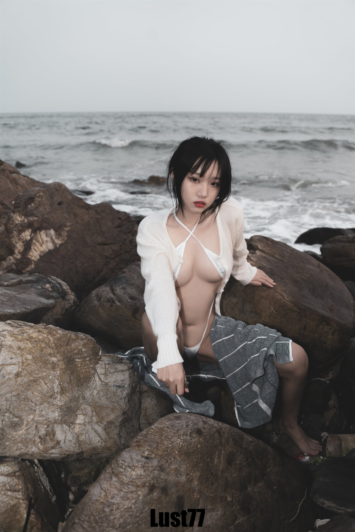 Cosplay 柒柒要乖哦 礁石海岸 Rocky Coast [58P]