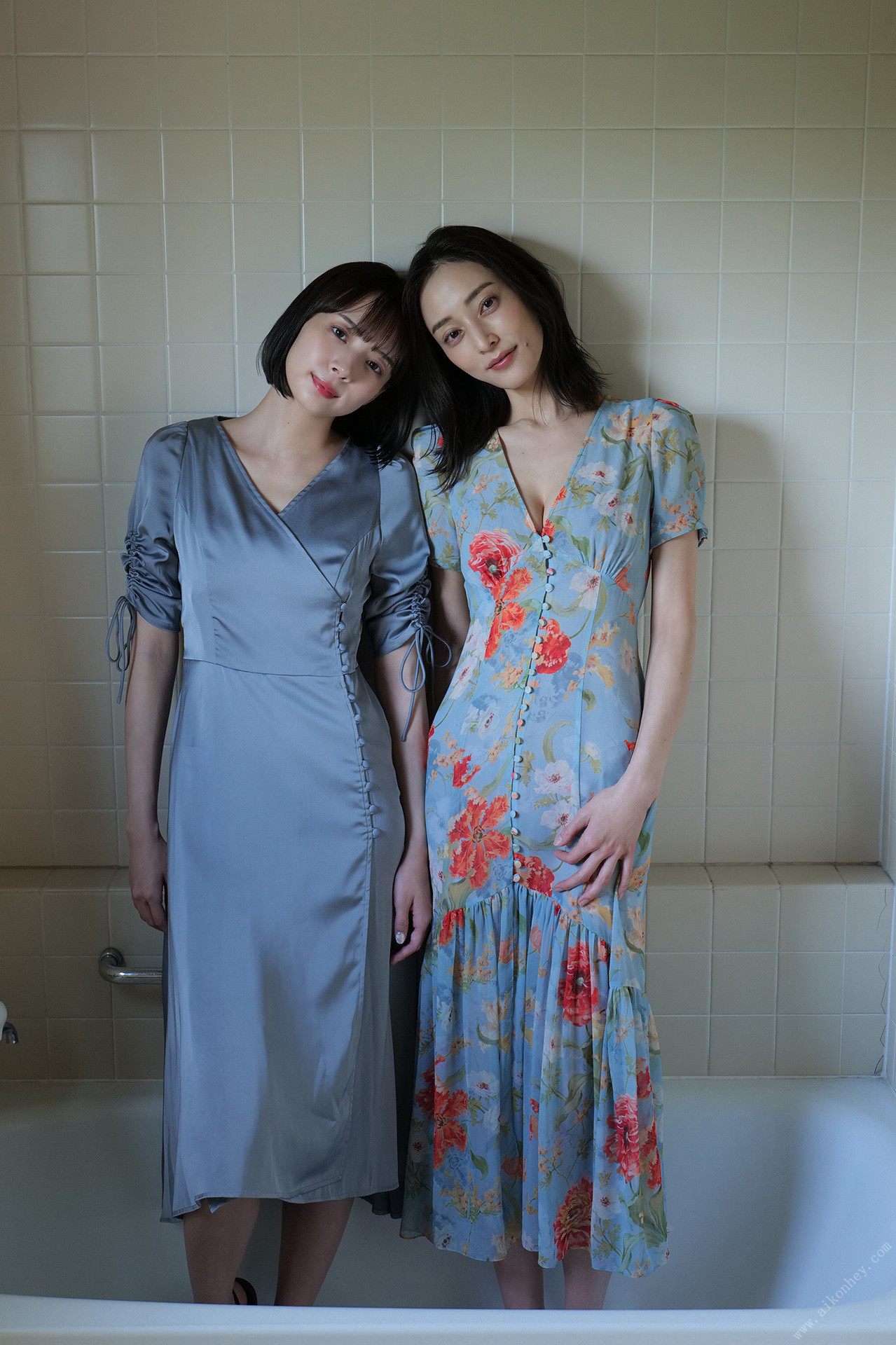 岡田紗佳 池田夏希, 週刊ポストデジタル写真集 「ピラミッドQUEEN 煌めきの女王」 Set.01 [34P]