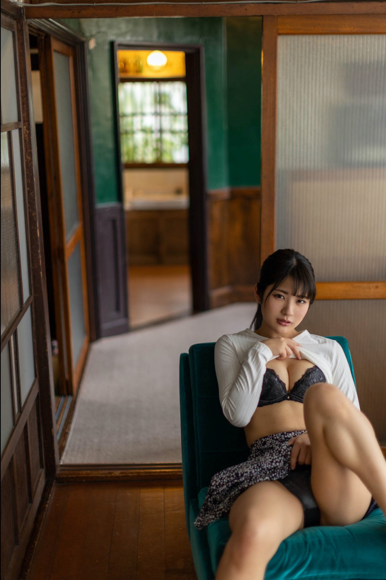Aoi Mizutani 水谷あおい - Blue sunbeams 苍い木漏れ日