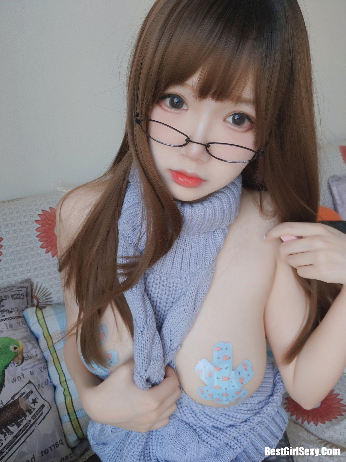 Coser@雪晴Astra Vol.021 黑丝漏背毛衣