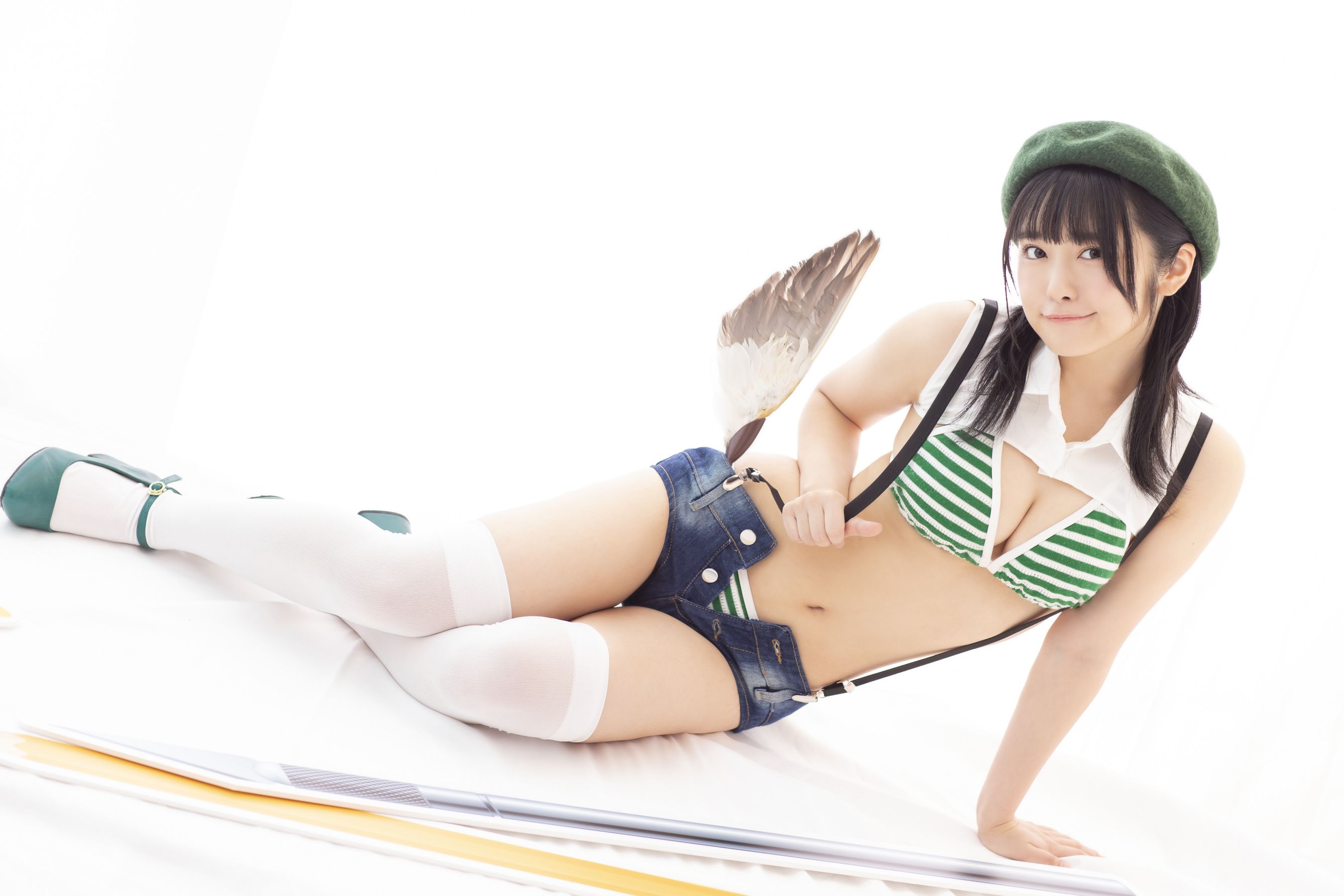 岡田彩夢 デジタル写真集 キミとキャンバスライフ [49P]