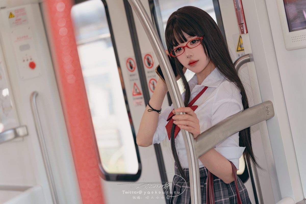 Coser@黏黏团子兔 – 电车惊魂 And 期待