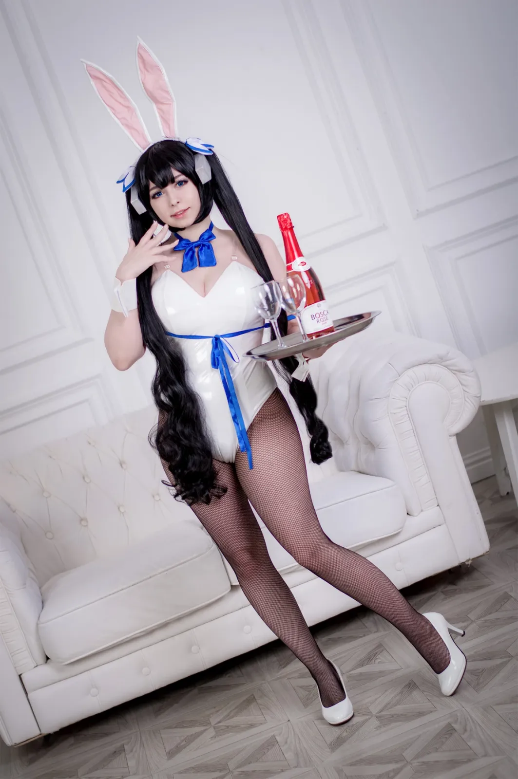 俄罗斯Coser美女Yoshinobi-Hestia Bunny主题兔女郎装扮白色高叉连体衣配黑丝网袜诱惑写真 [45P]