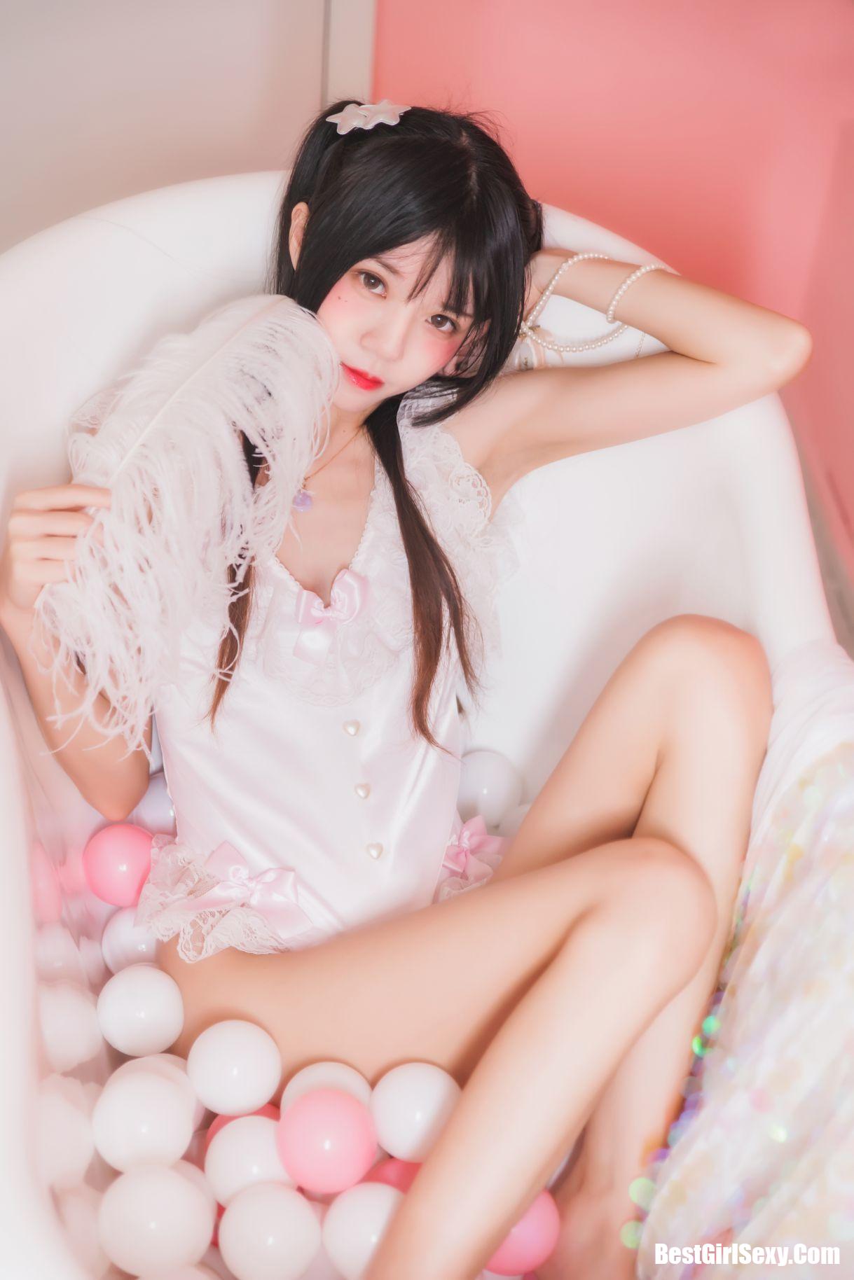 Coser@桜桃喵 Vol.016 冬眠2018系列-粉色浴缸