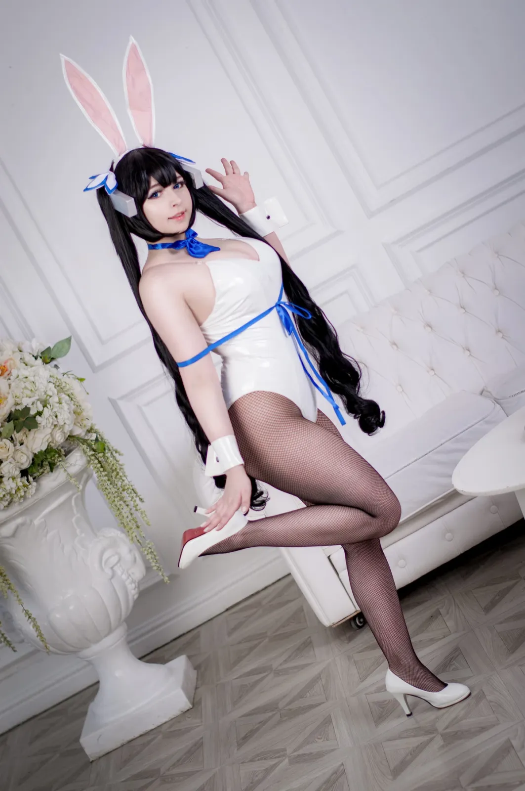 俄罗斯Coser美女Yoshinobi-Hestia Bunny主题兔女郎装扮白色高叉连体衣配黑丝网袜诱惑写真 [45P]