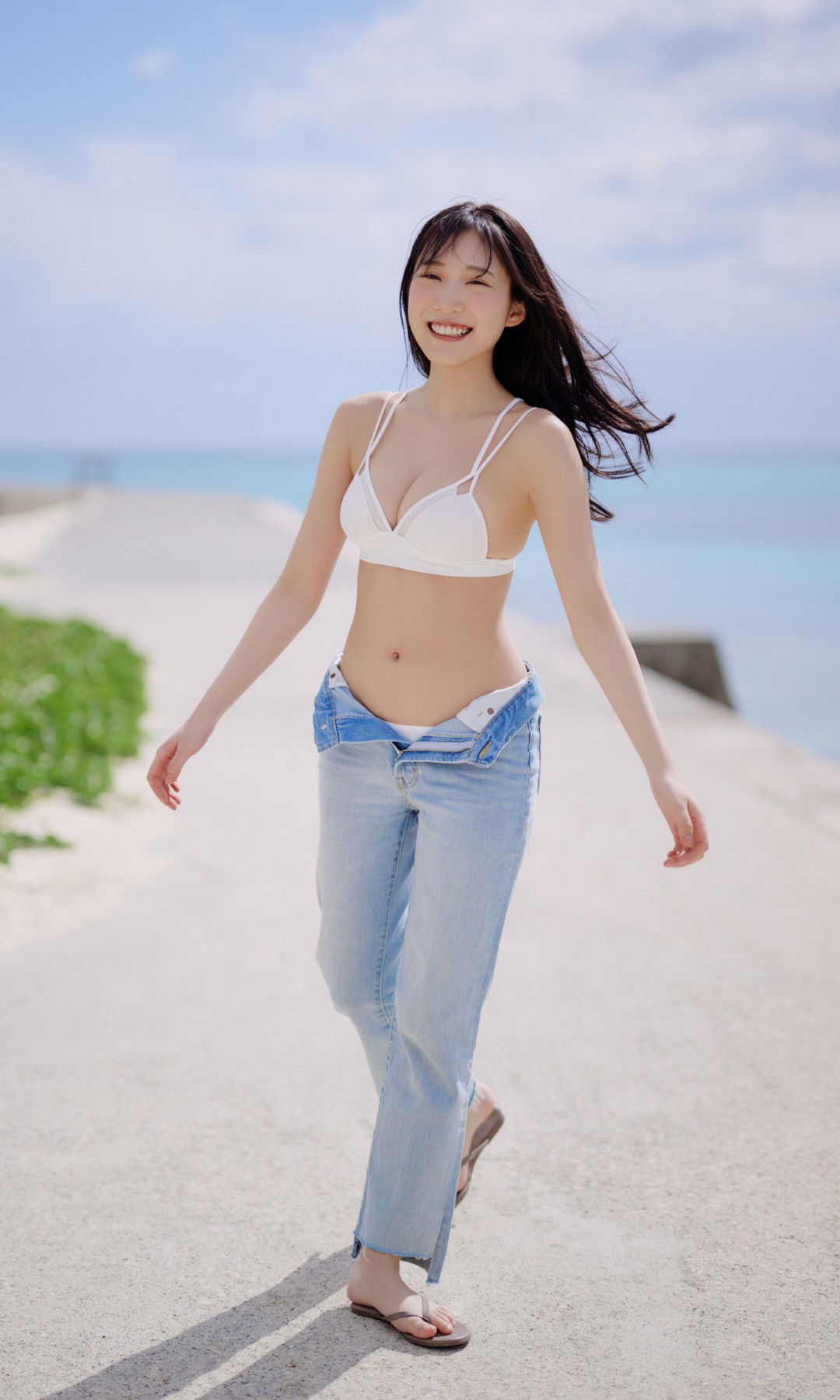 横野すみれ 写真集「海のステージ」 [60P]