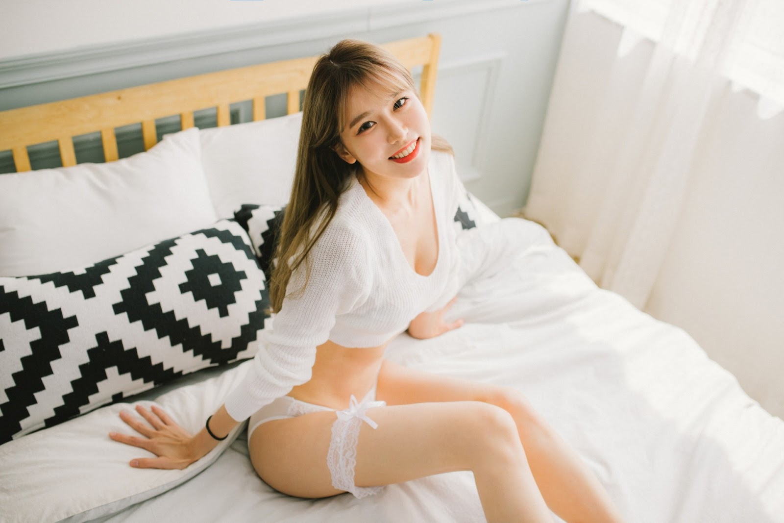 Lee Ahrin 이아린, [Moon Night Snap] The present Chapter.03 [37P]