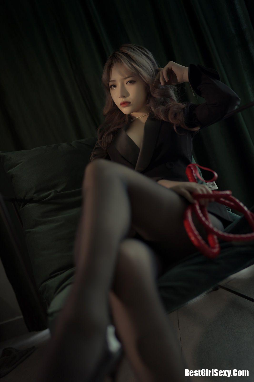 Coser@雯妹不讲道理 玫瑰内衣+西装