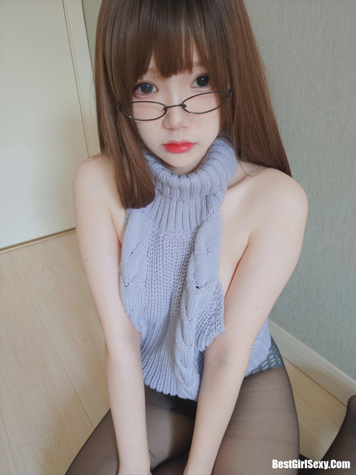 Coser@雪晴Astra Vol.021 黑丝漏背毛衣