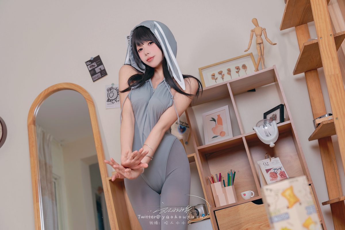 Coser@黏黏团子兔 – 小灰兔