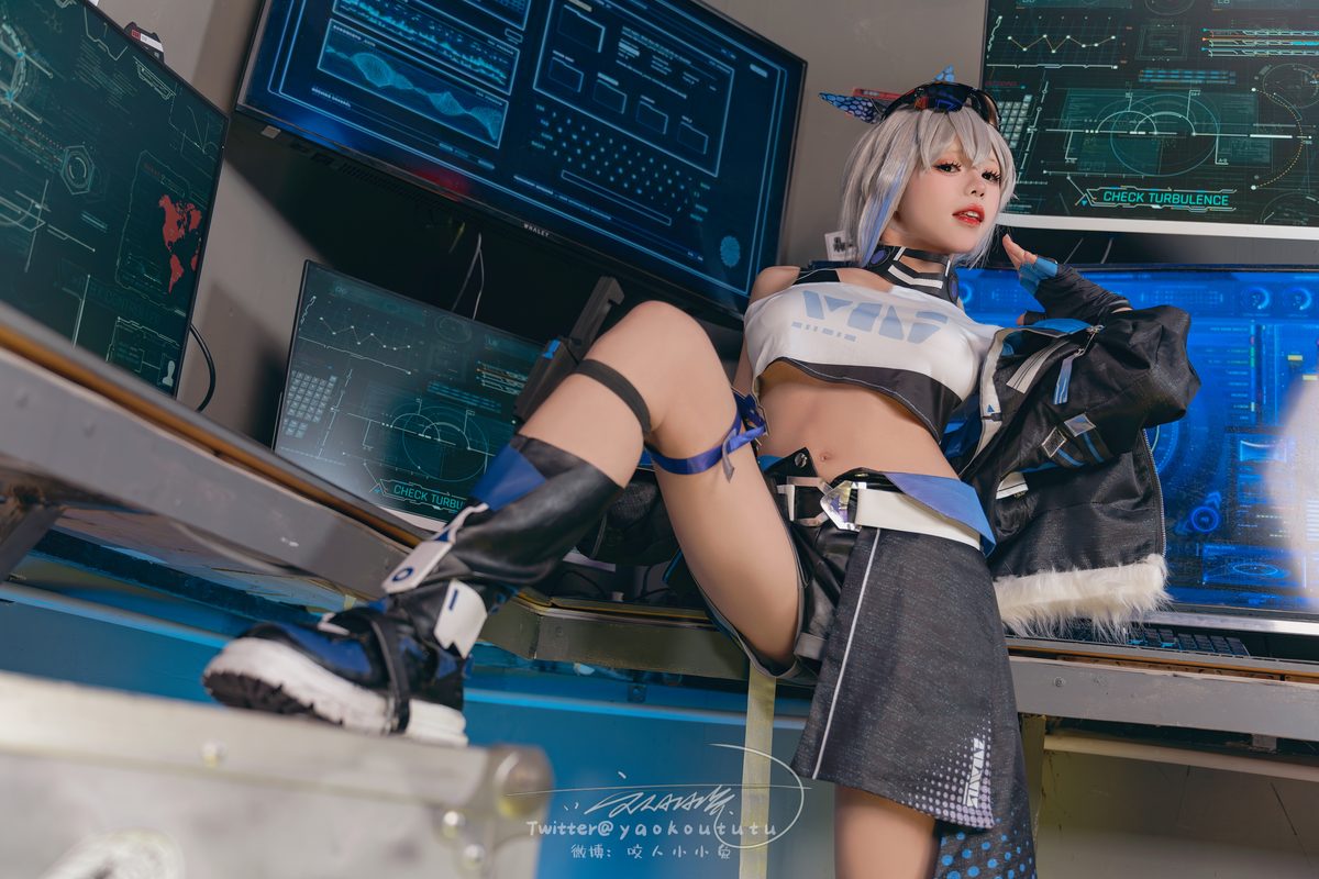 Coser@黏黏团子兔 – 崩铁·银狼Gentleman