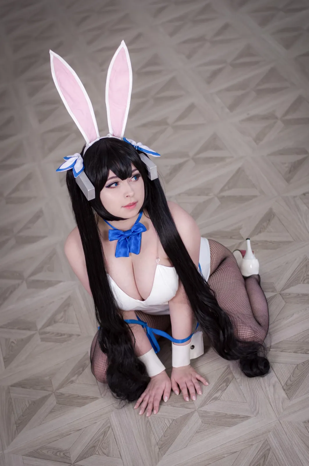 俄罗斯Coser美女Yoshinobi-Hestia Bunny主题兔女郎装扮白色高叉连体衣配黑丝网袜诱惑写真 [45P]