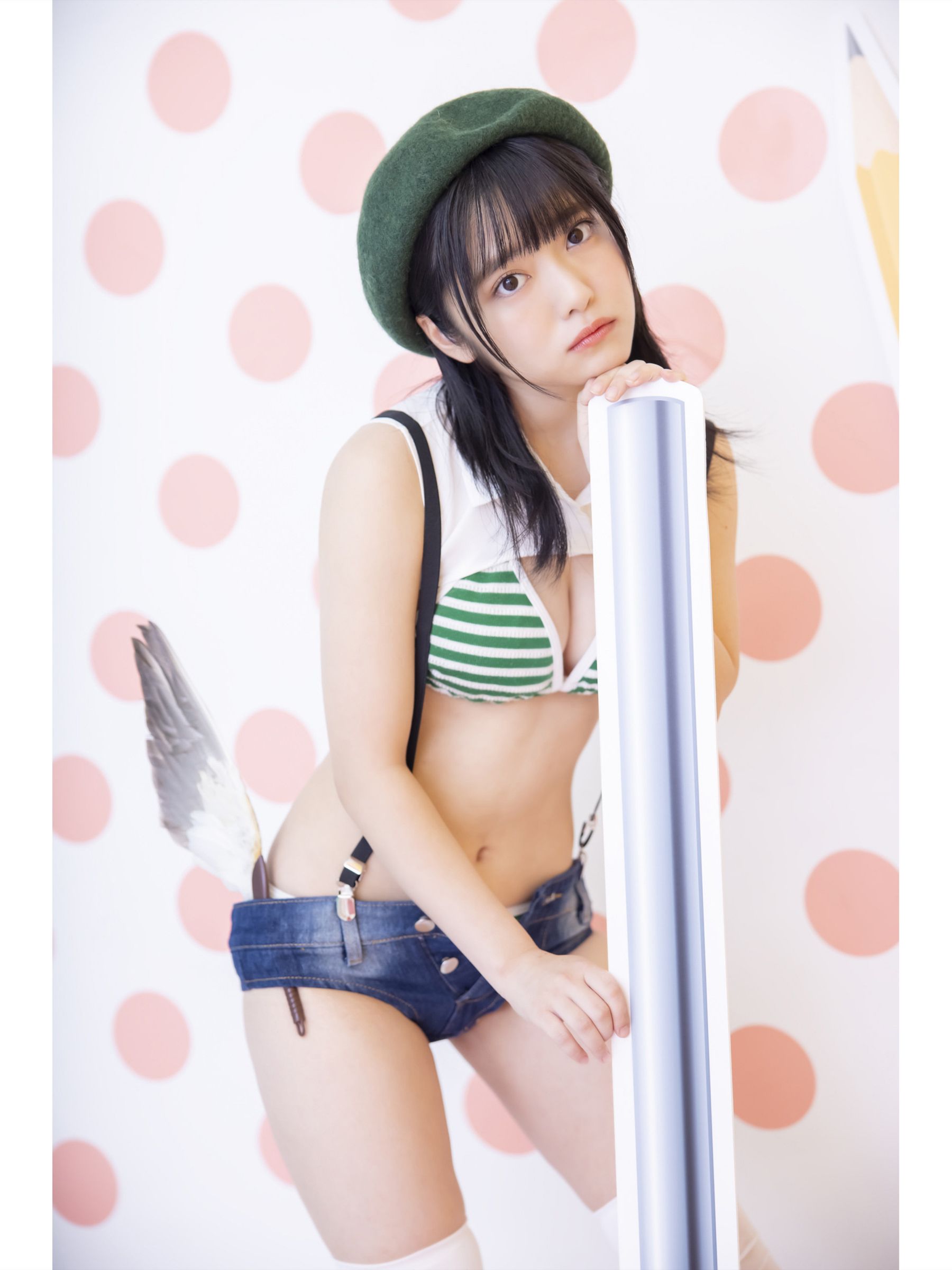 岡田彩夢 デジタル写真集 キミとキャンバスライフ [49P]
