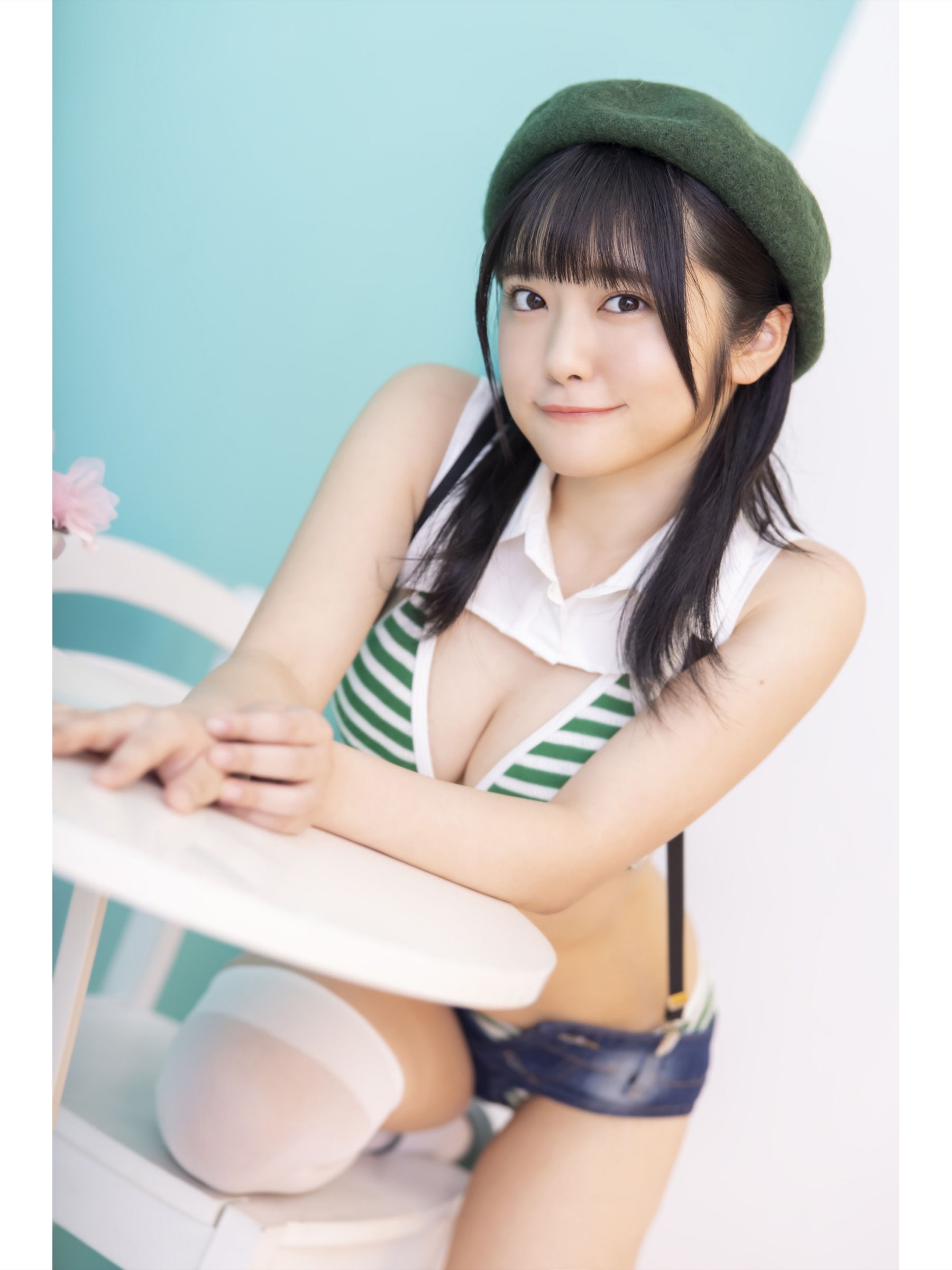 岡田彩夢 デジタル写真集 キミとキャンバスライフ [49P]