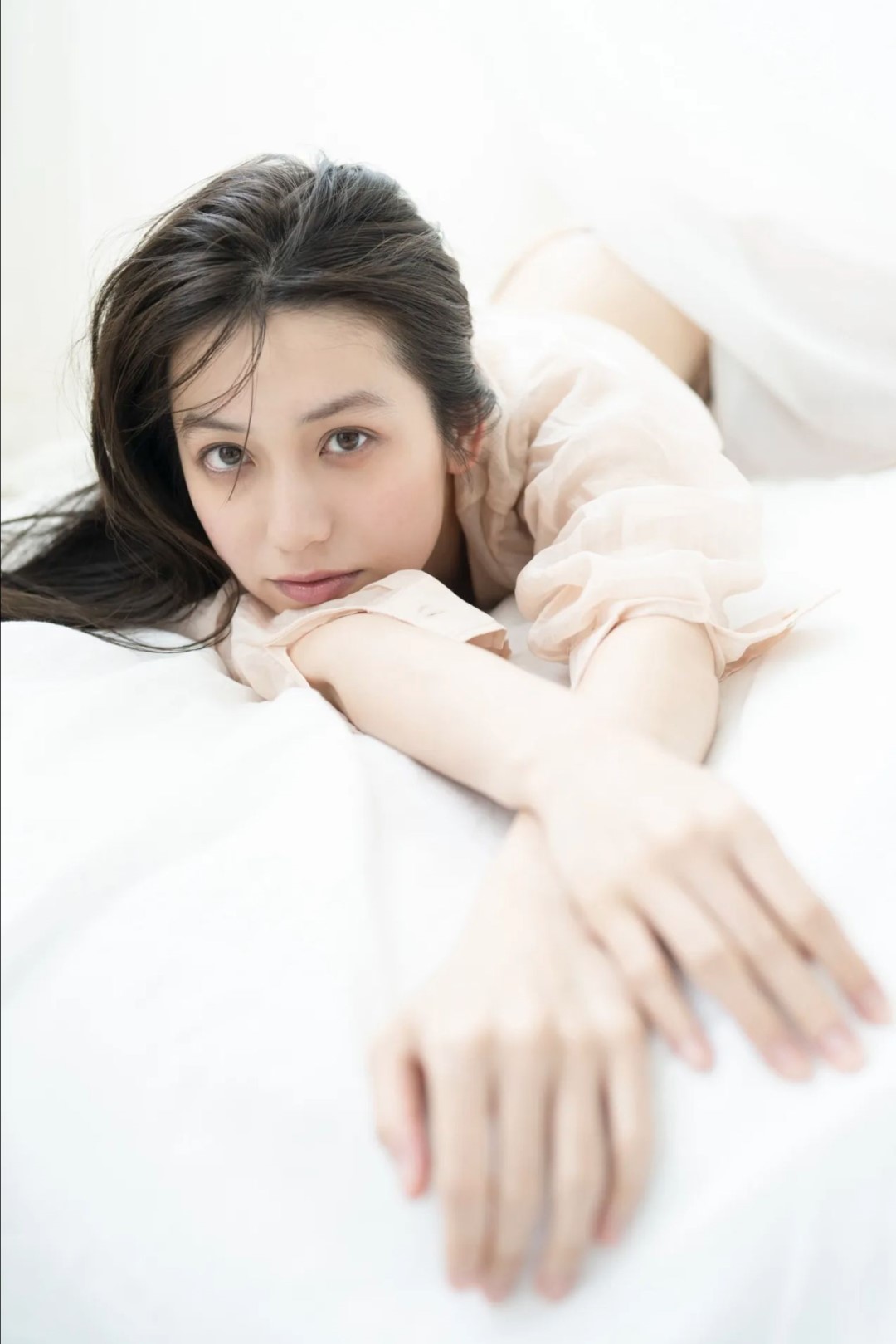 佐藤あいり 『艶めく素肌 vol.1』 [60P]