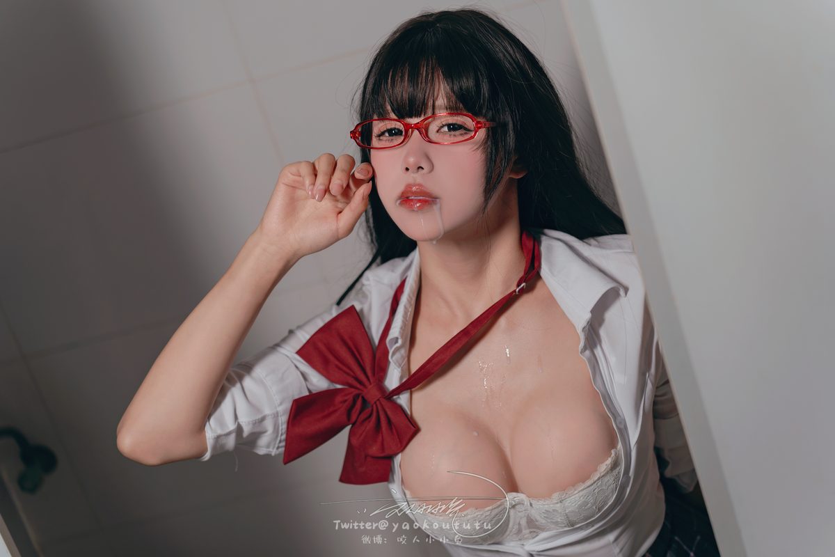 Coser@黏黏团子兔 – 电车惊魂 And 期待