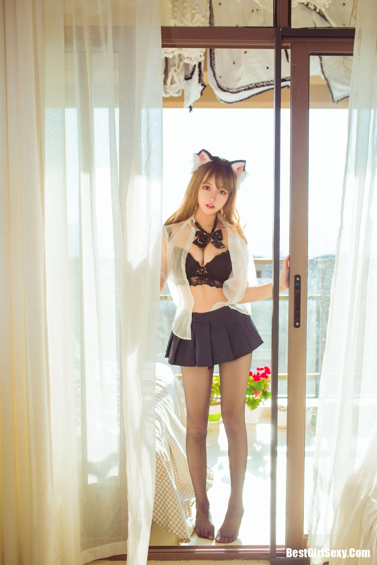 Coser@过期米线线喵 阳台黑丝性感猫咪