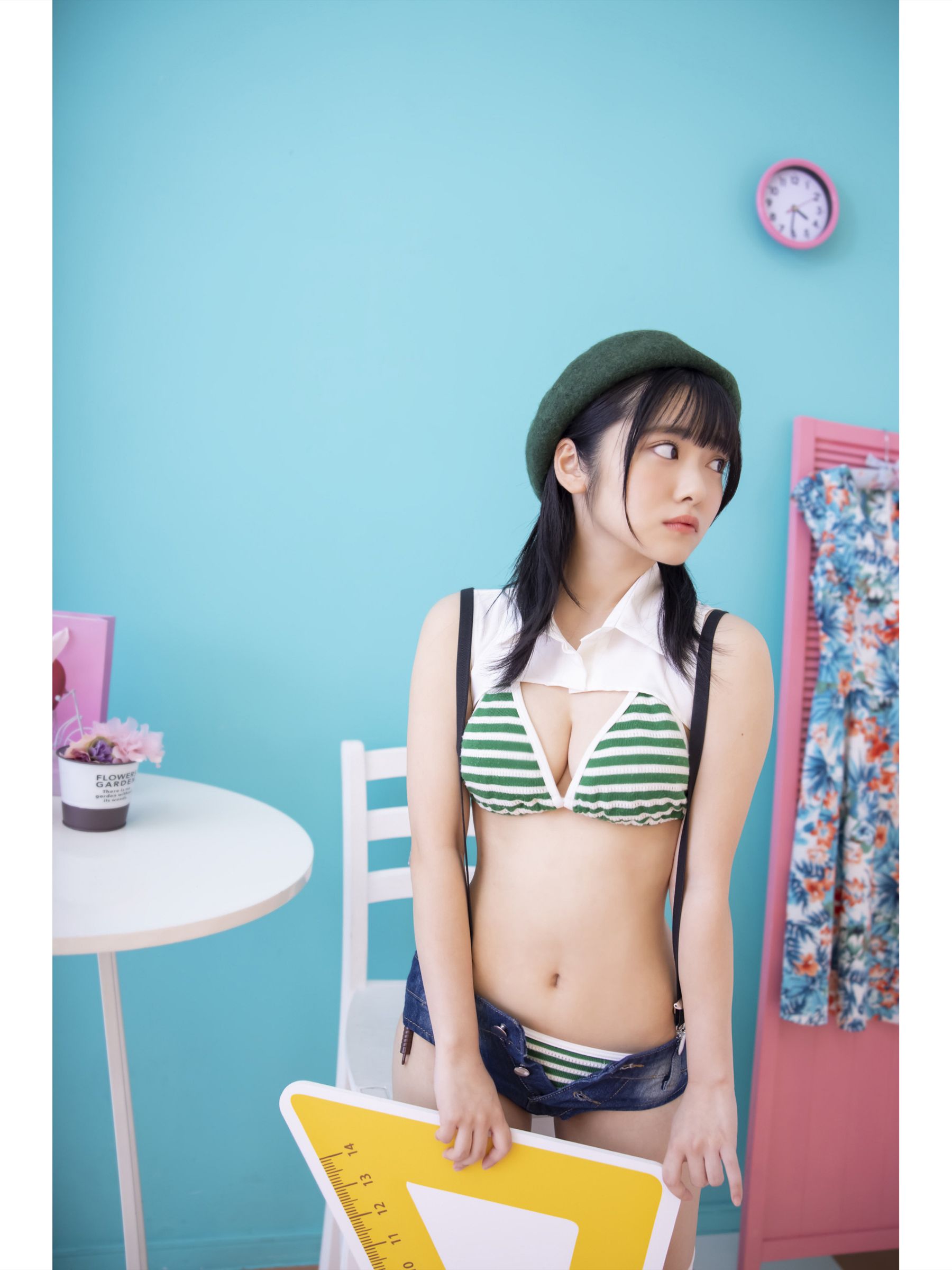 岡田彩夢 デジタル写真集 キミとキャンバスライフ [49P]