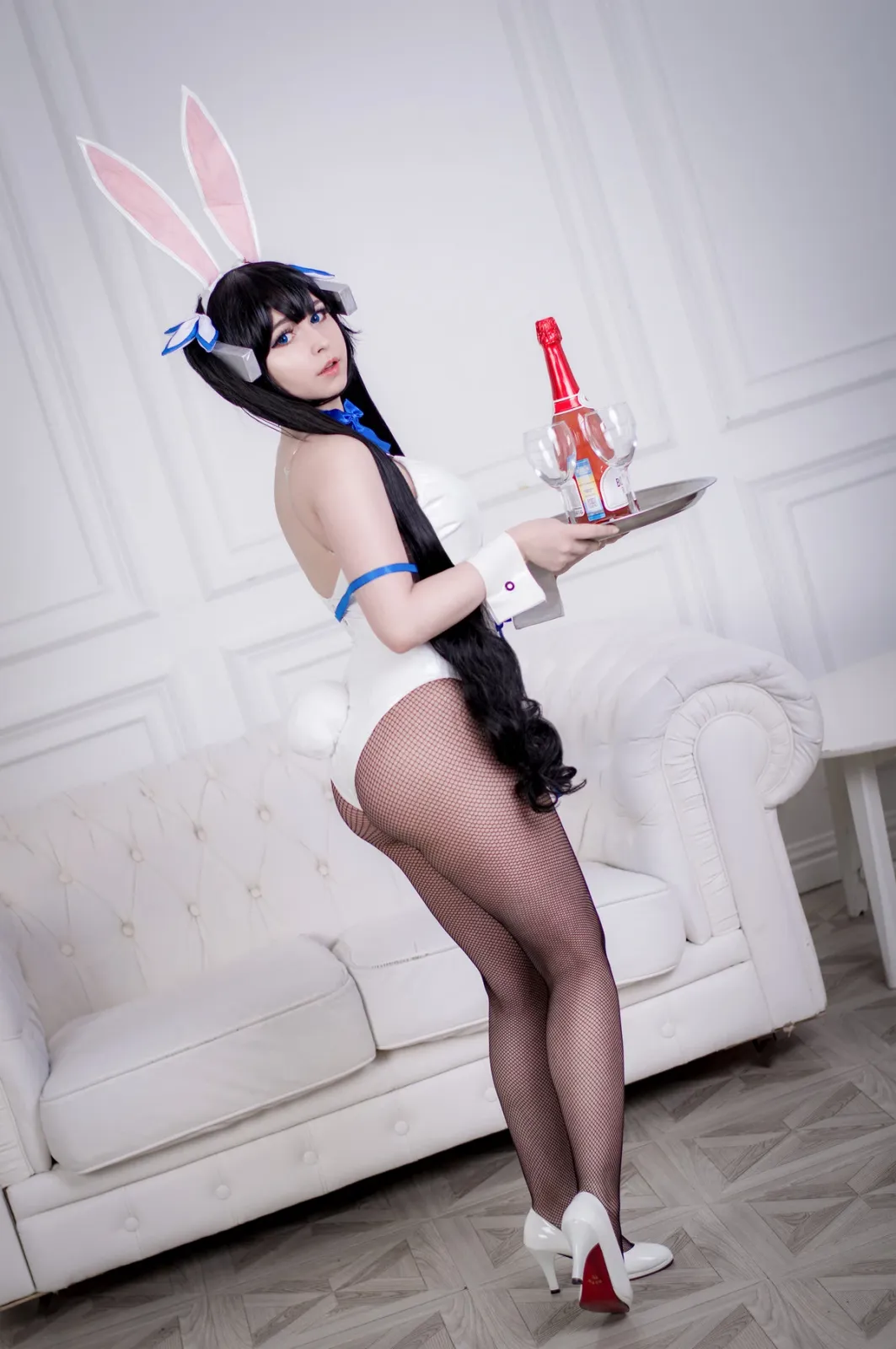 俄罗斯Coser美女Yoshinobi-Hestia Bunny主题兔女郎装扮白色高叉连体衣配黑丝网袜诱惑写真 [45P]