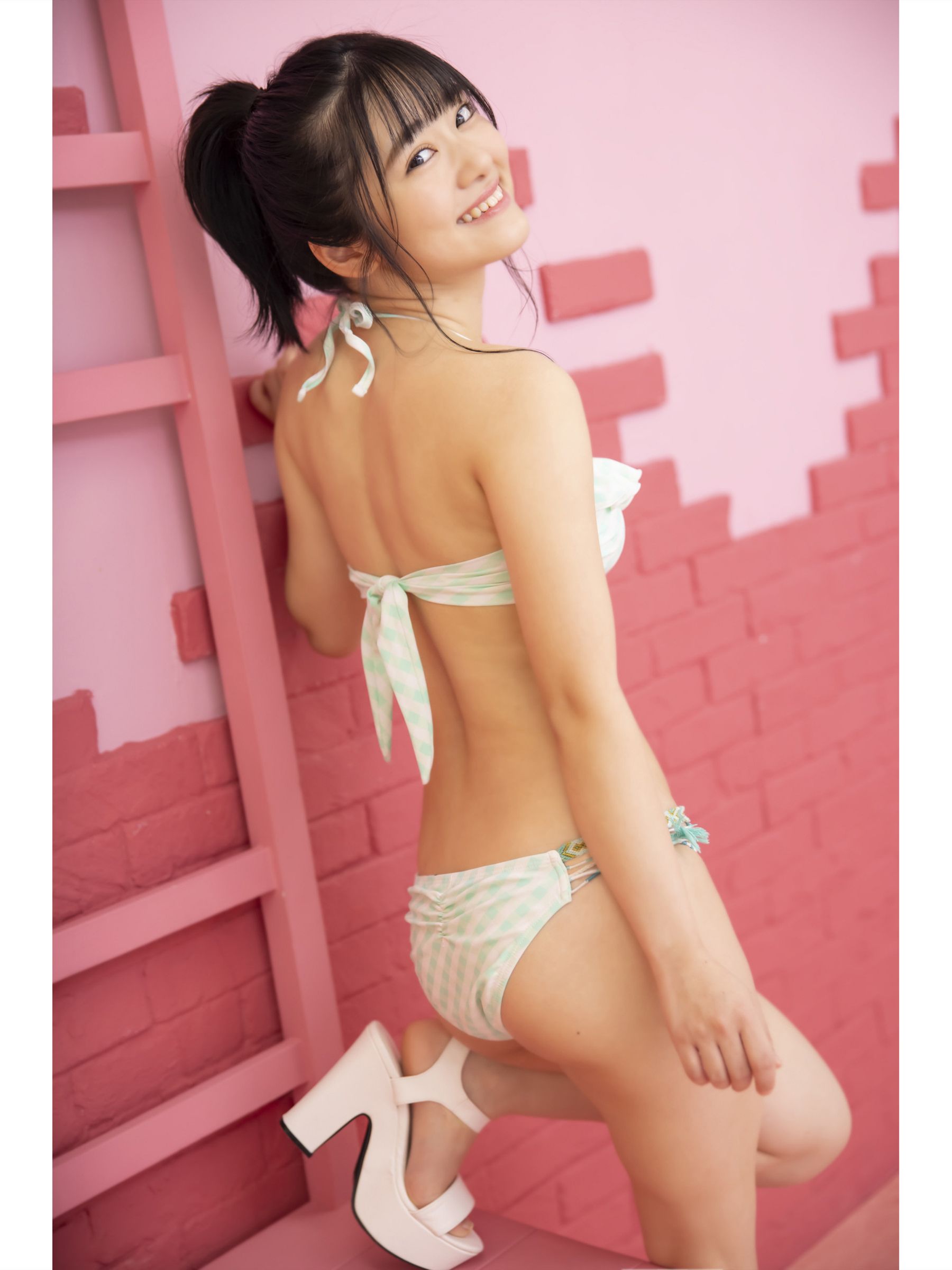 岡田彩夢 デジタル写真集 キミとキャンバスライフ [49P]