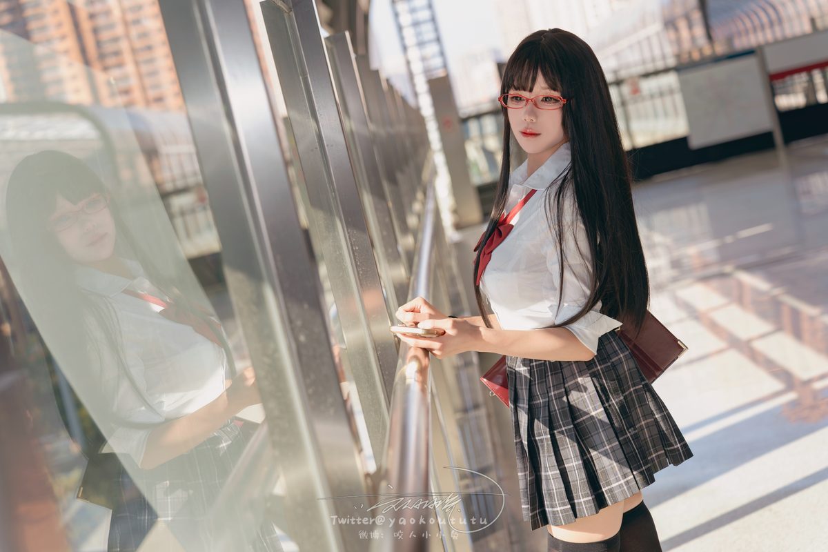 Coser@黏黏团子兔 – 电车惊魂 And 期待