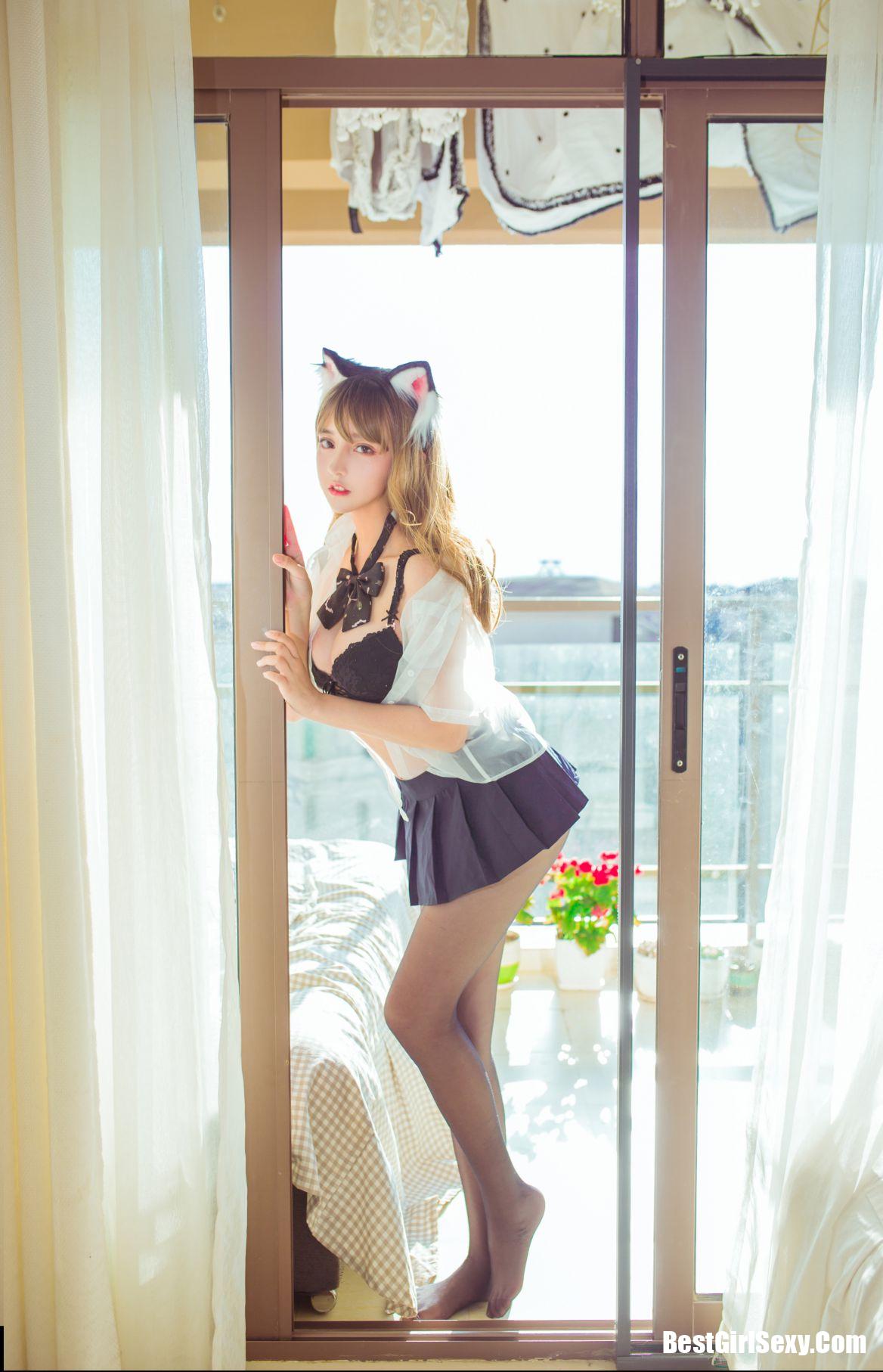 Coser@过期米线线喵 阳台黑丝性感猫咪