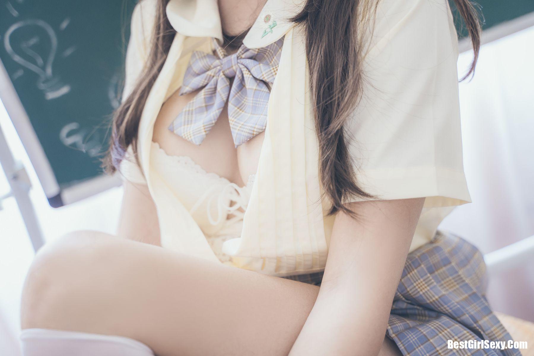 Coser@过期米线线喵 教室写真