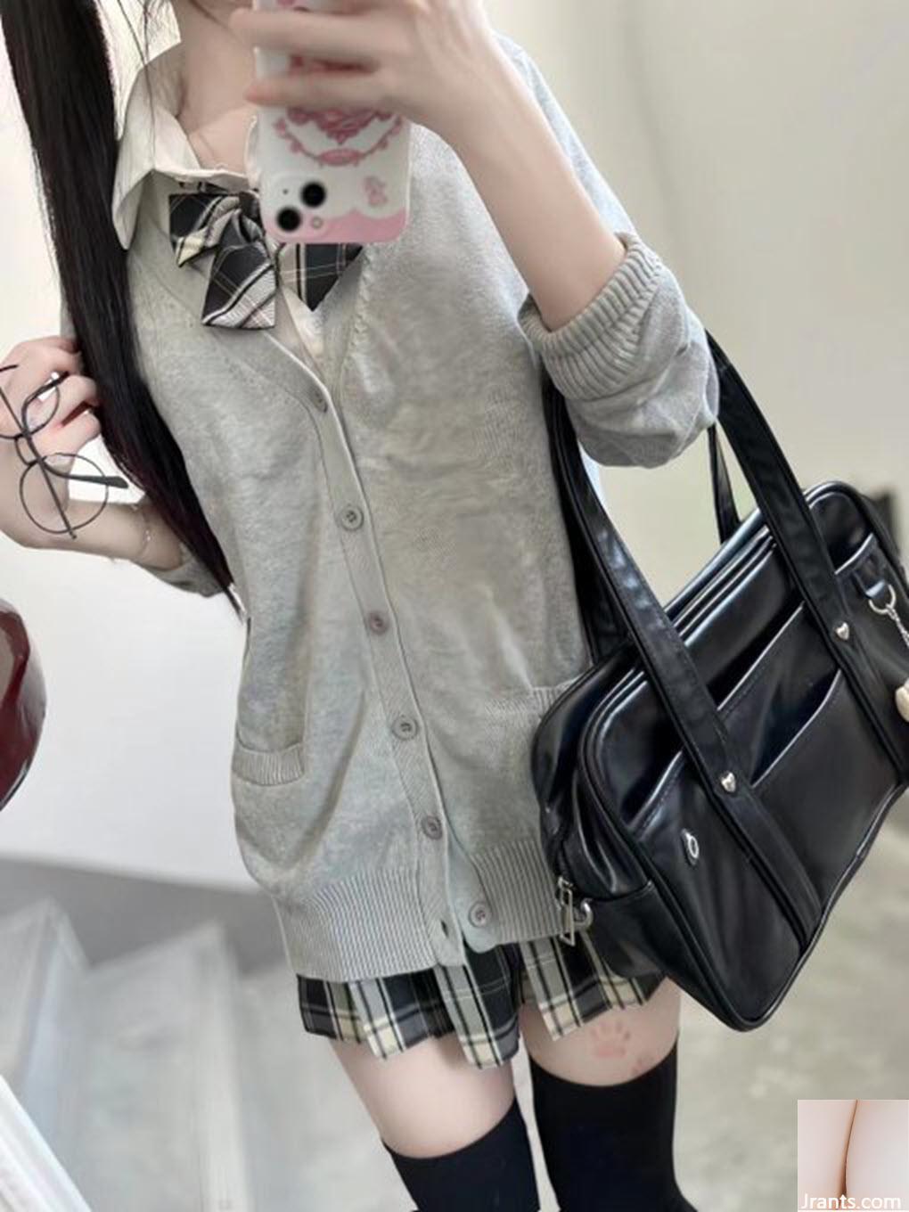 (推特美女)@loliwanzi [124P]