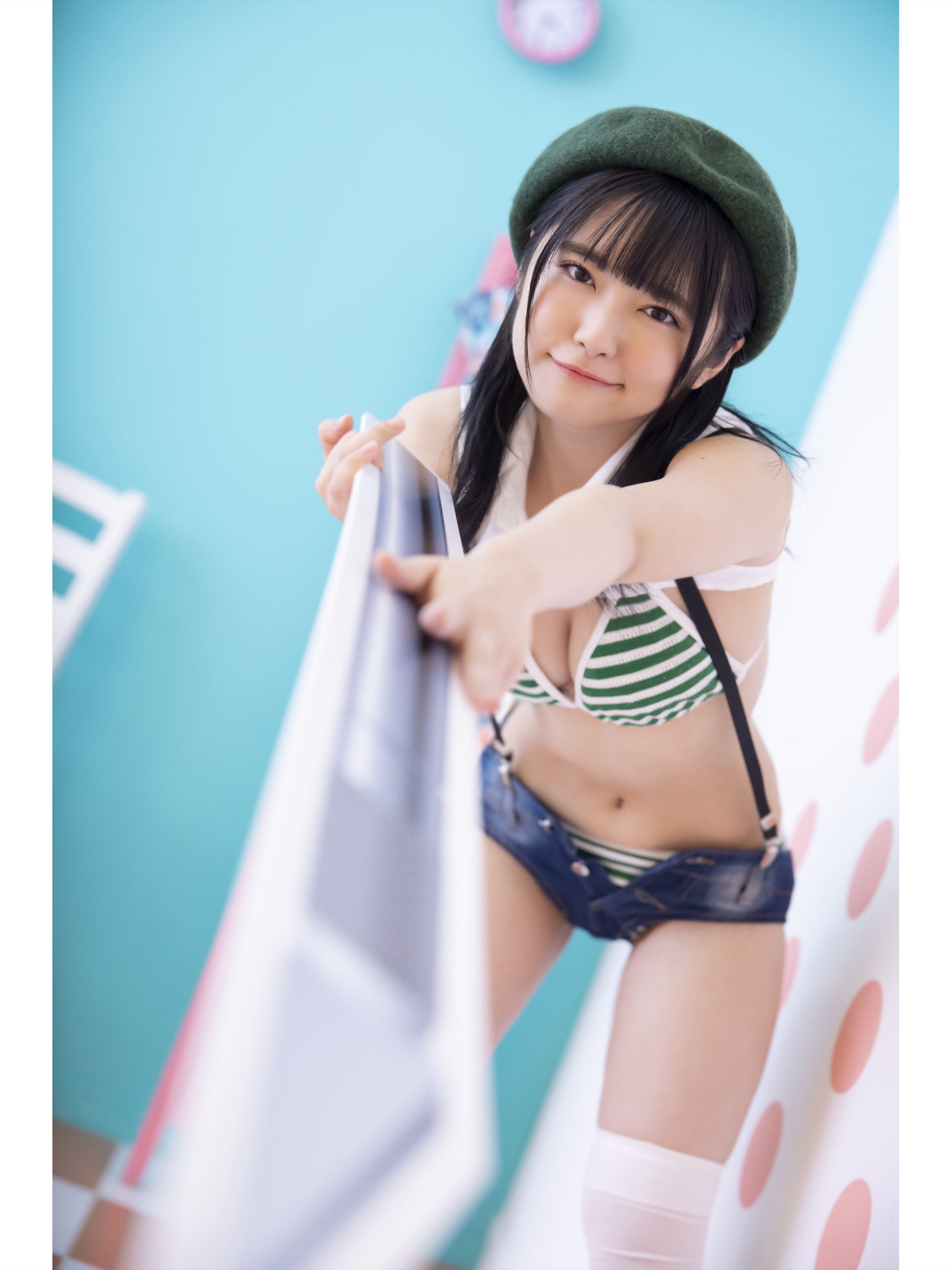 岡田彩夢 デジタル写真集 キミとキャンバスライフ [49P]