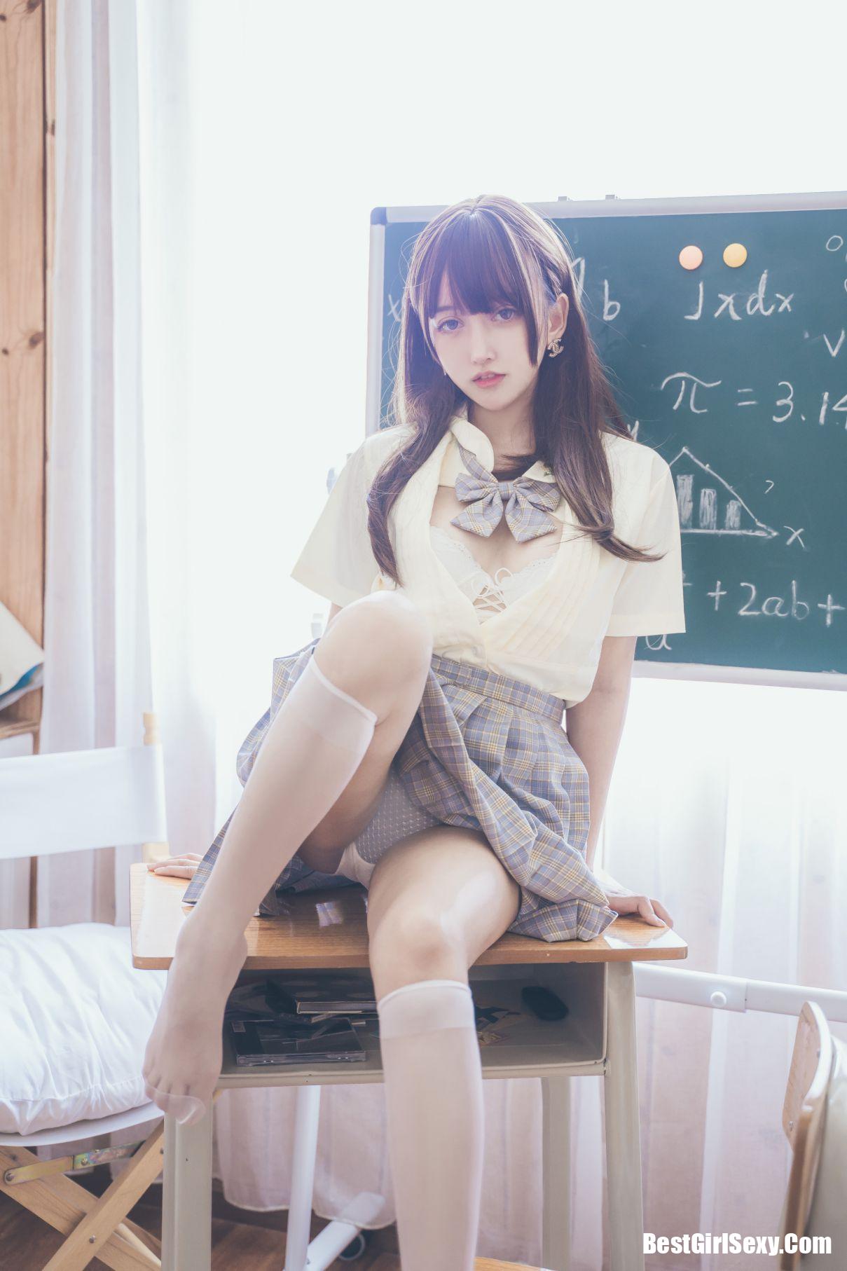 Coser@过期米线线喵 教室写真