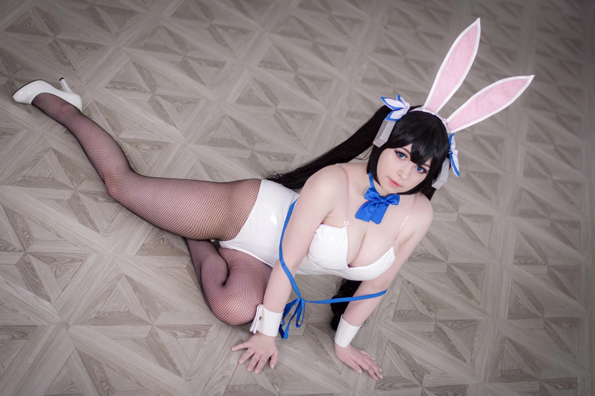 俄罗斯Coser美女Yoshinobi-Hestia Bunny主题兔女郎装扮白色高叉连体衣配黑丝网袜诱惑写真 [45P]