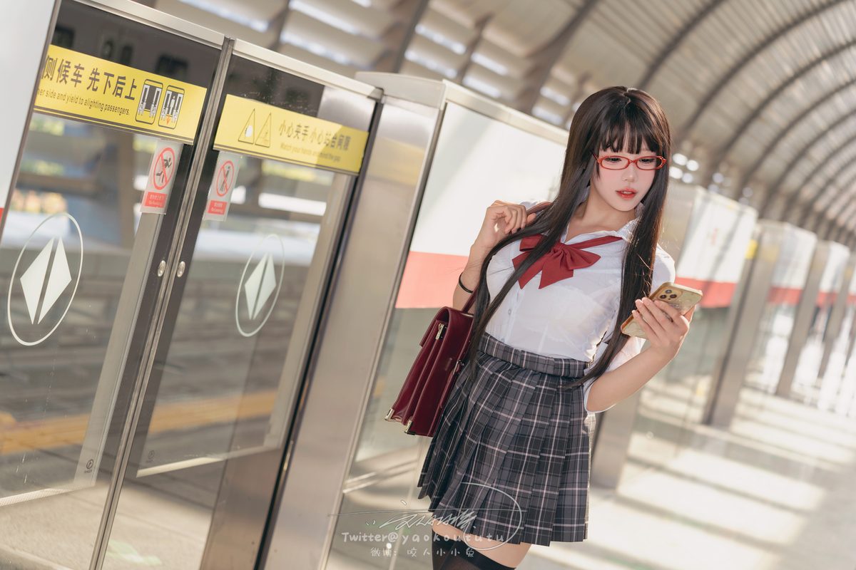 Coser@黏黏团子兔 – 电车惊魂 And 期待