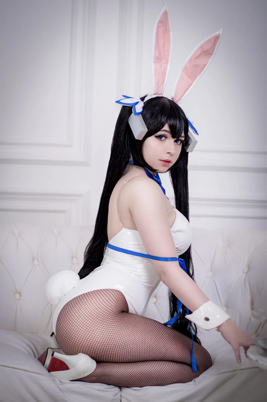 俄罗斯Coser美女Yoshinobi-Hestia Bunny主题兔女郎装扮白色高叉连体衣配黑丝网袜诱惑写真 [45P]