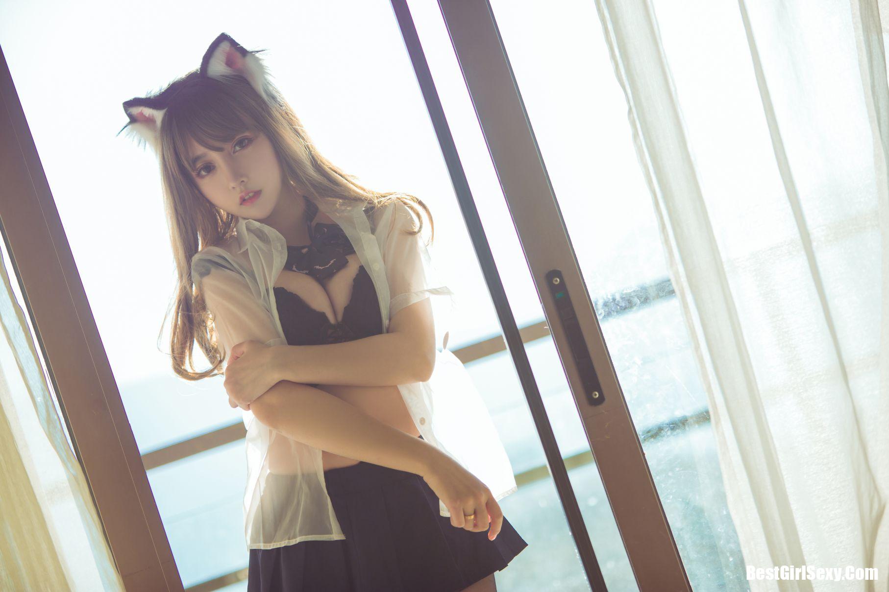 Coser@过期米线线喵 阳台黑丝性感猫咪