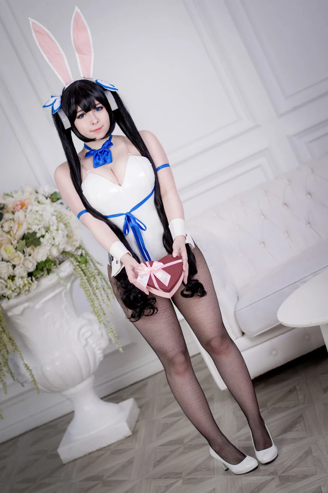 俄罗斯Coser美女Yoshinobi-Hestia Bunny主题兔女郎装扮白色高叉连体衣配黑丝网袜诱惑写真 [45P]