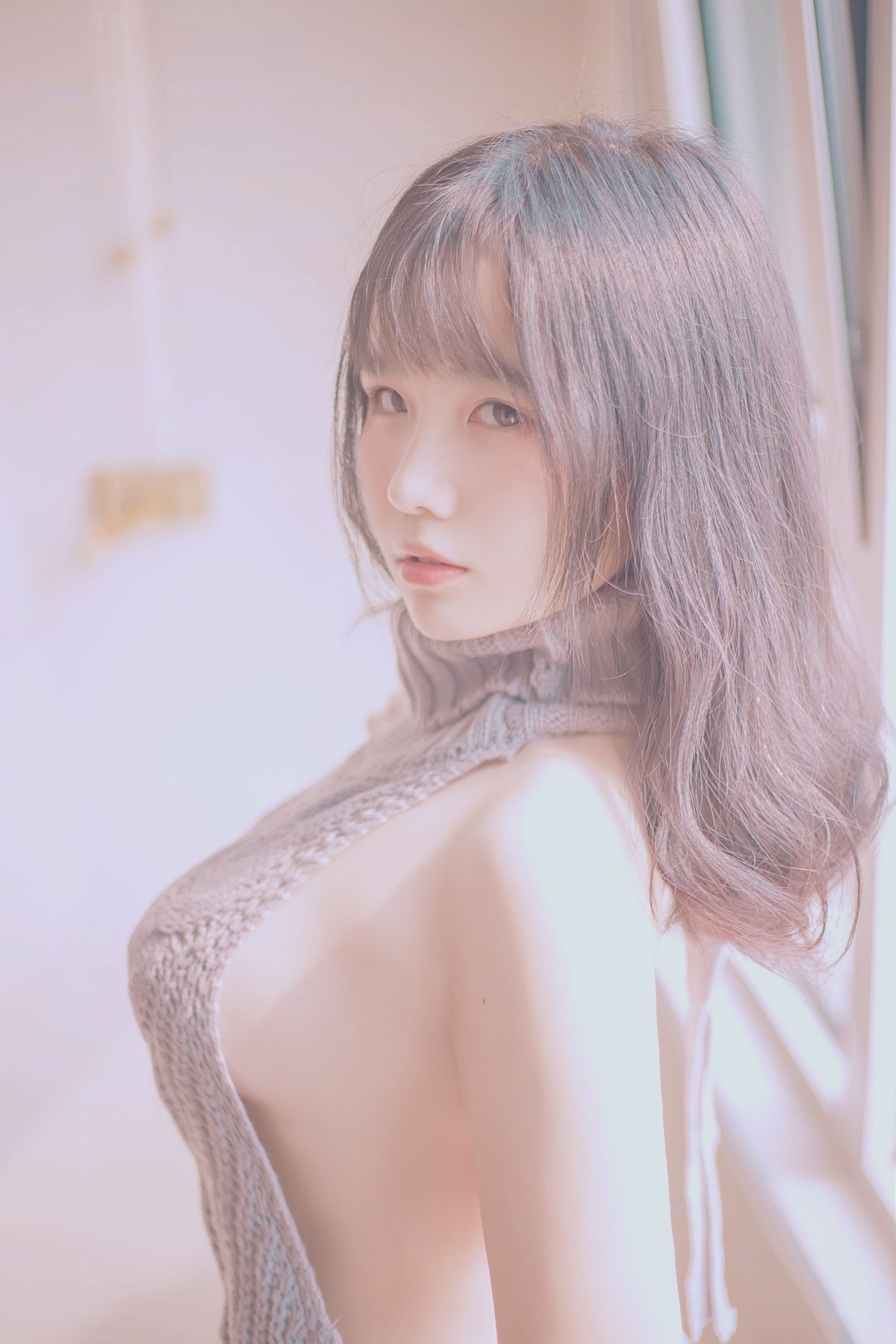 Coser@阿半今天很开心 – 露背毛衣