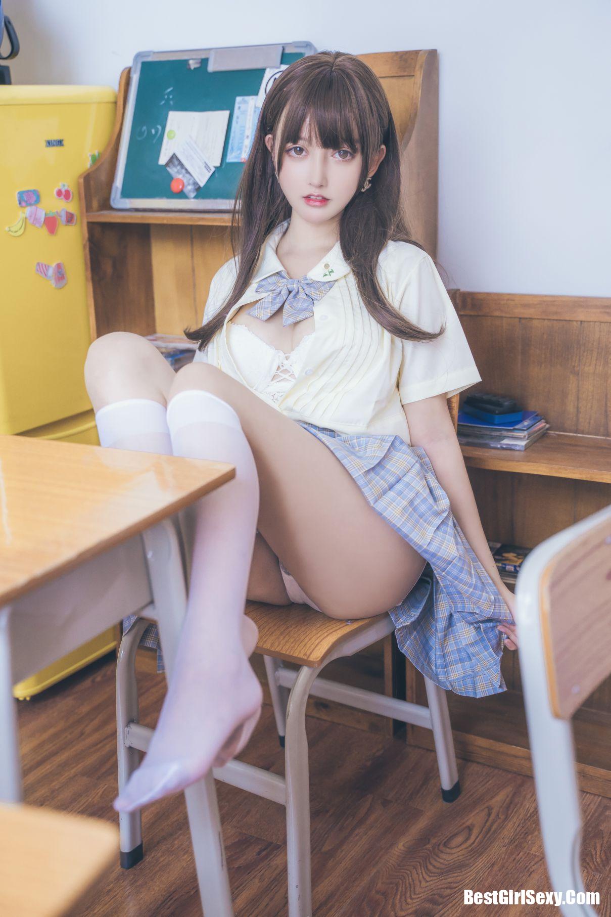Coser@过期米线线喵 教室写真