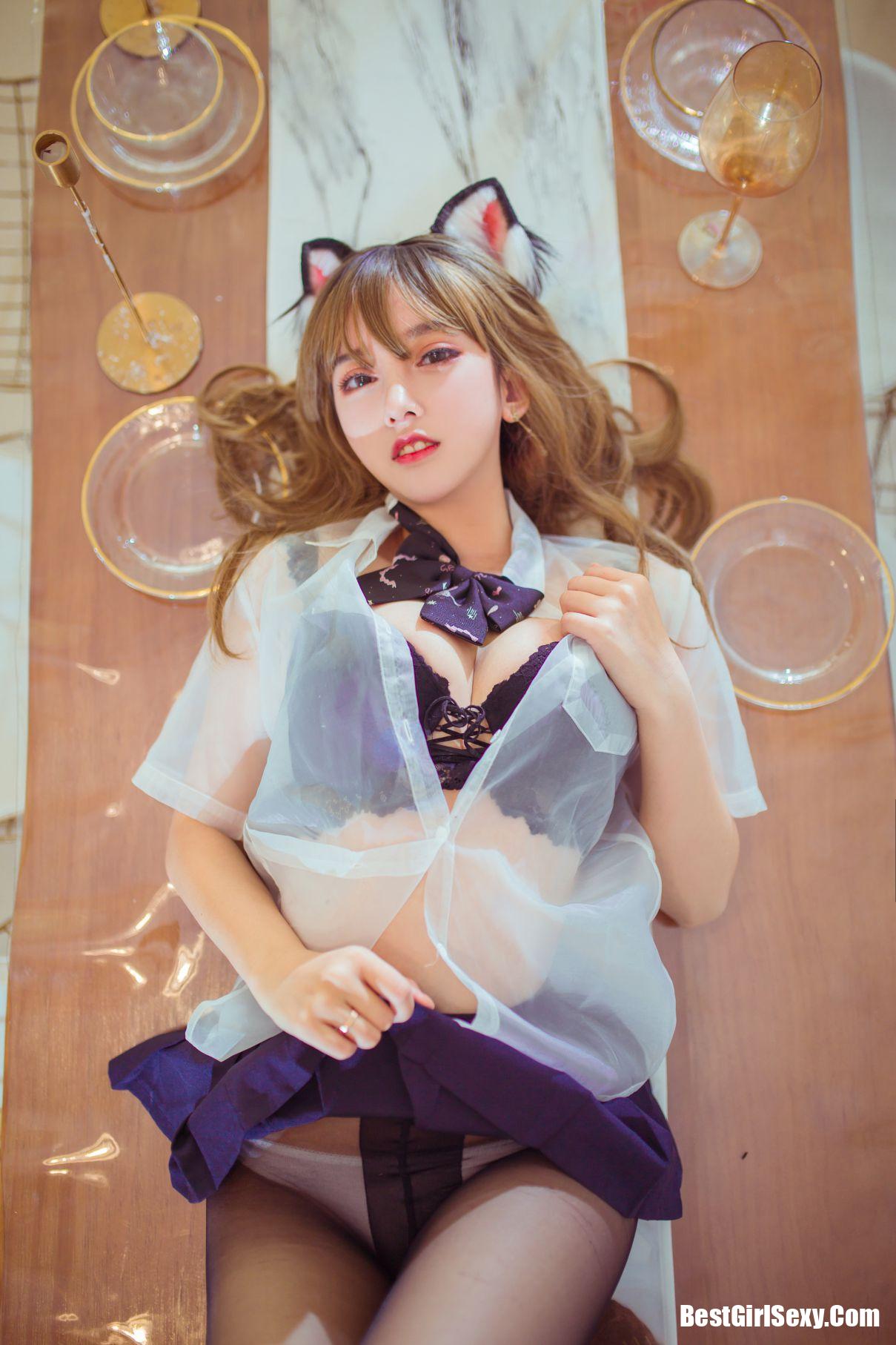 Coser@过期米线线喵 阳台黑丝性感猫咪