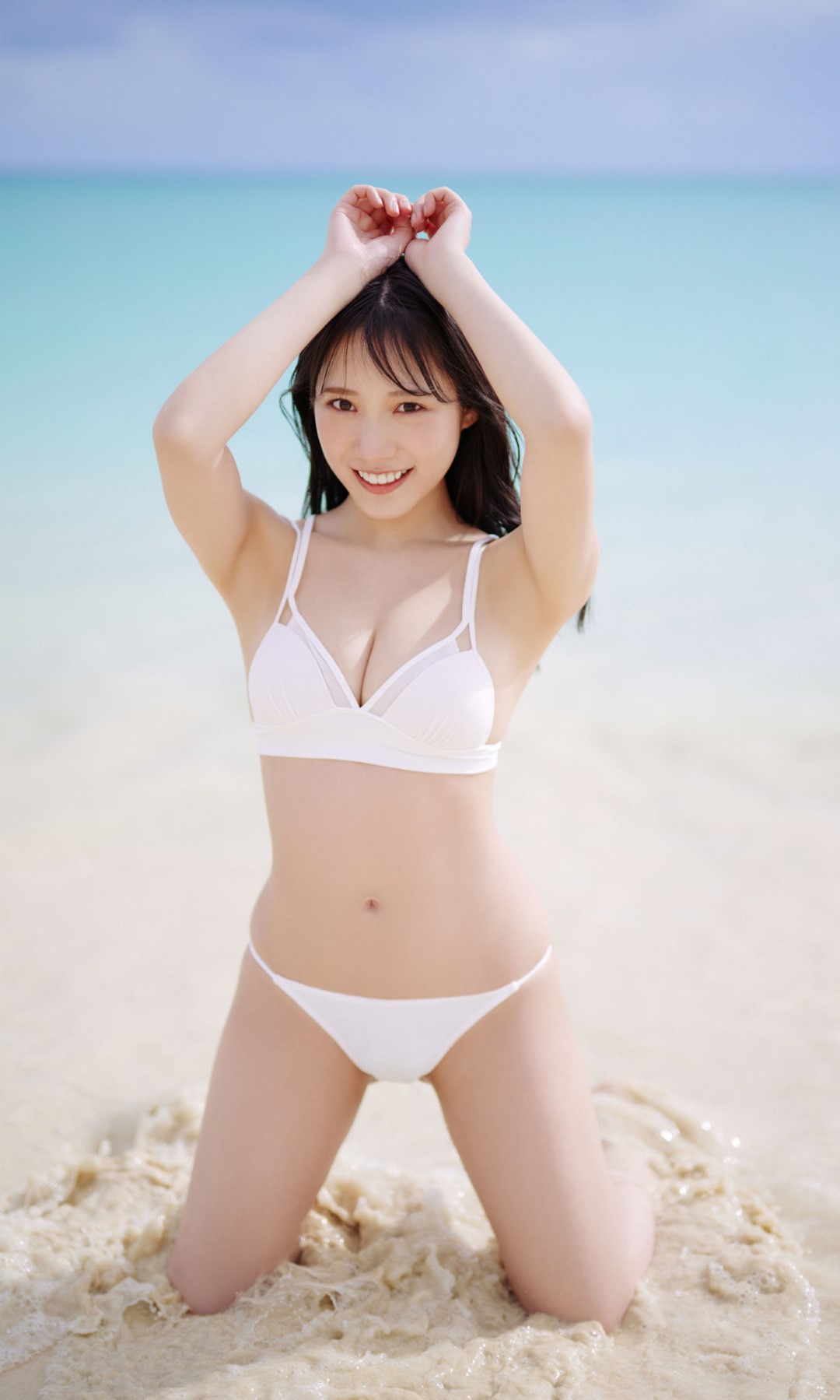 横野すみれ 写真集「海のステージ」 [60P]