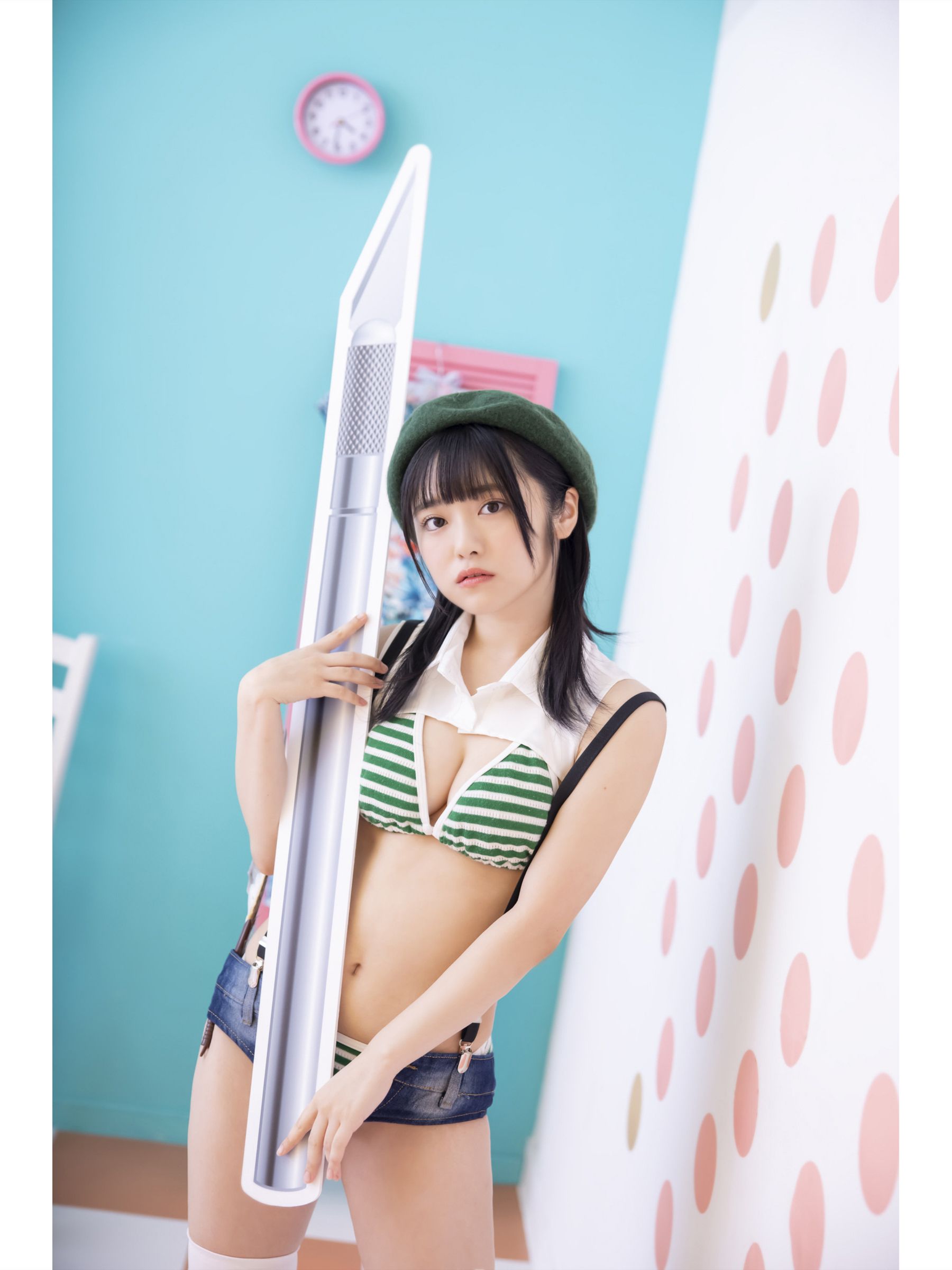 岡田彩夢 デジタル写真集 キミとキャンバスライフ [49P]